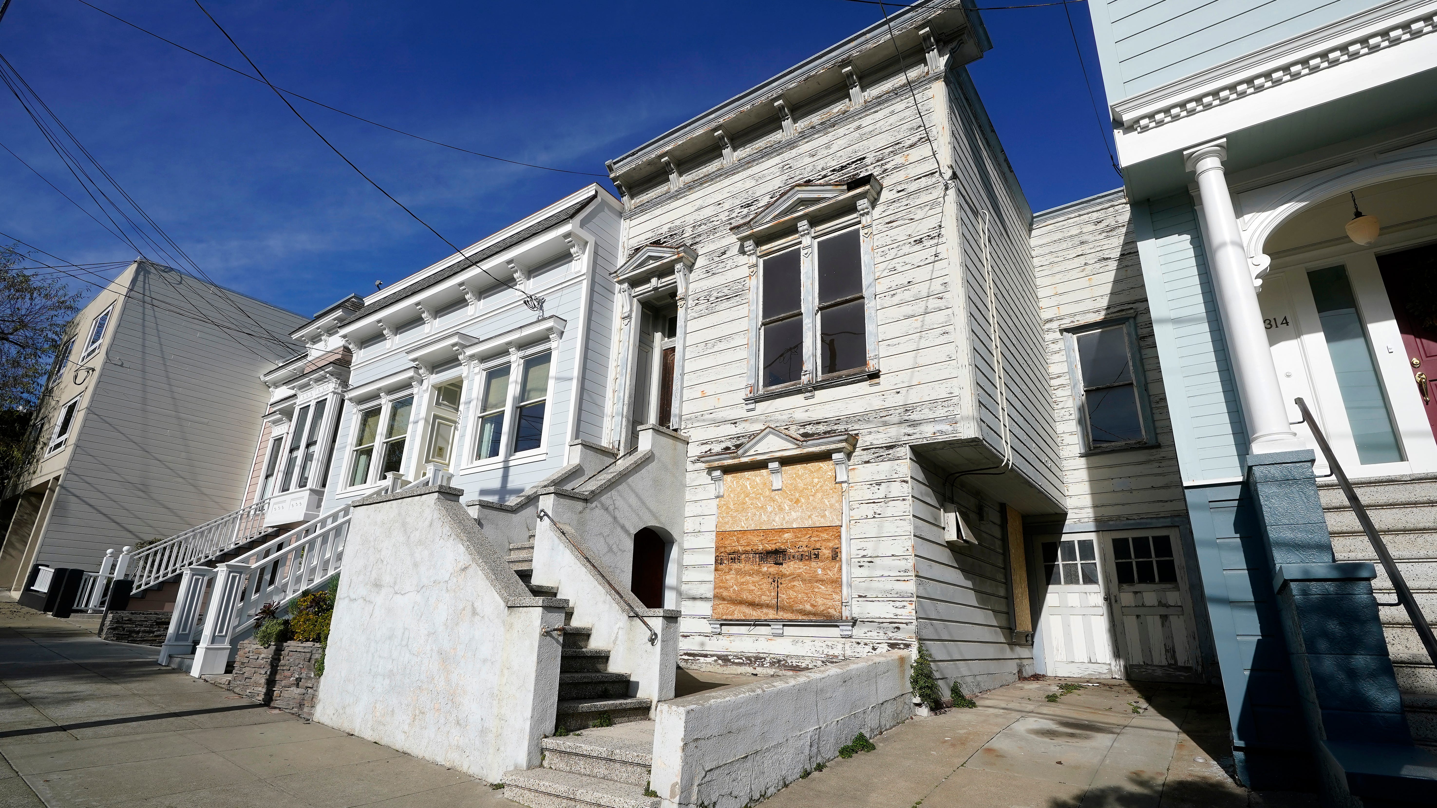 'Worst house on best block' of San Francisco sells for $2M