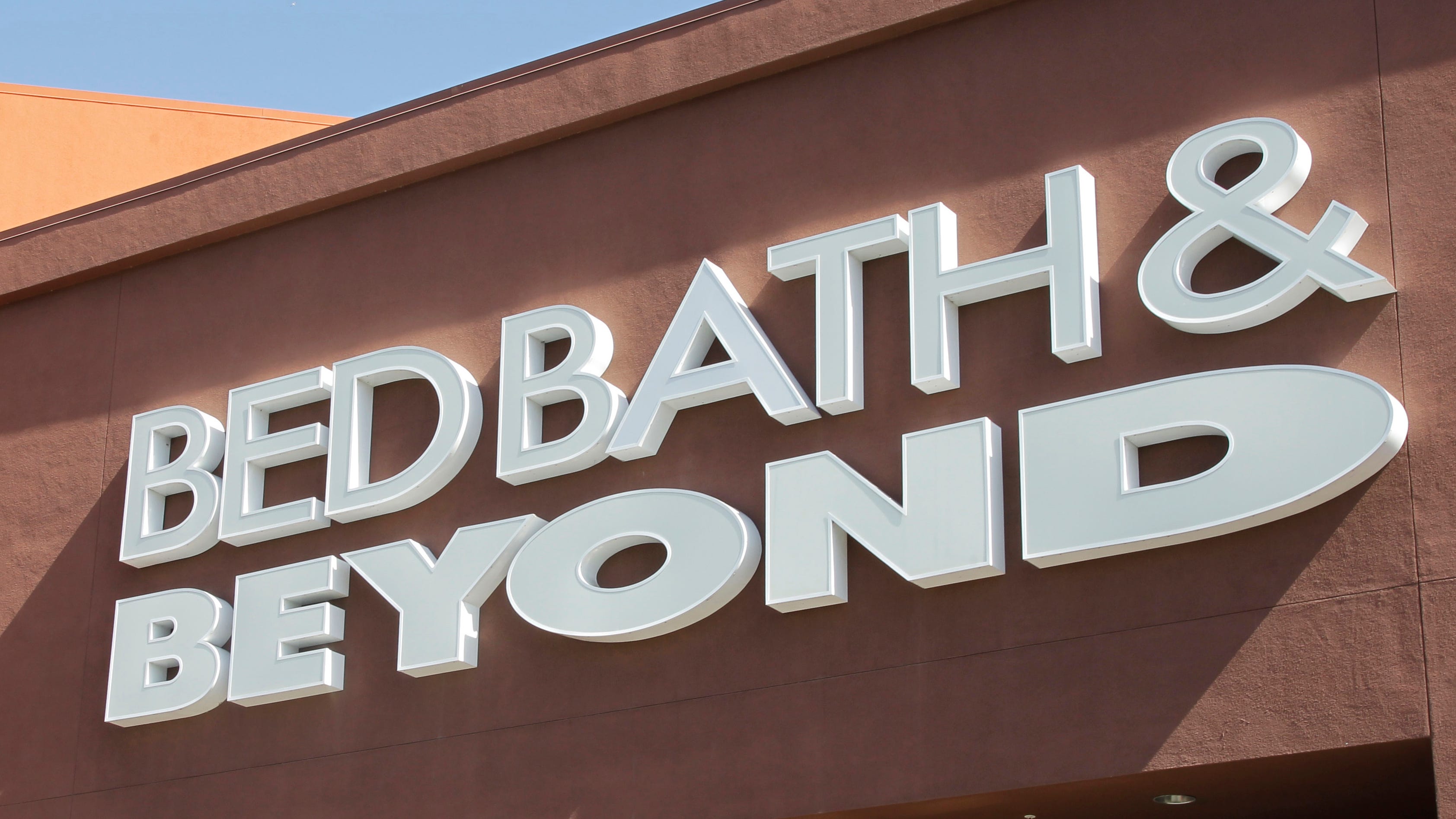 Bed Bath & Beyond names interim CFO, but struggles remain