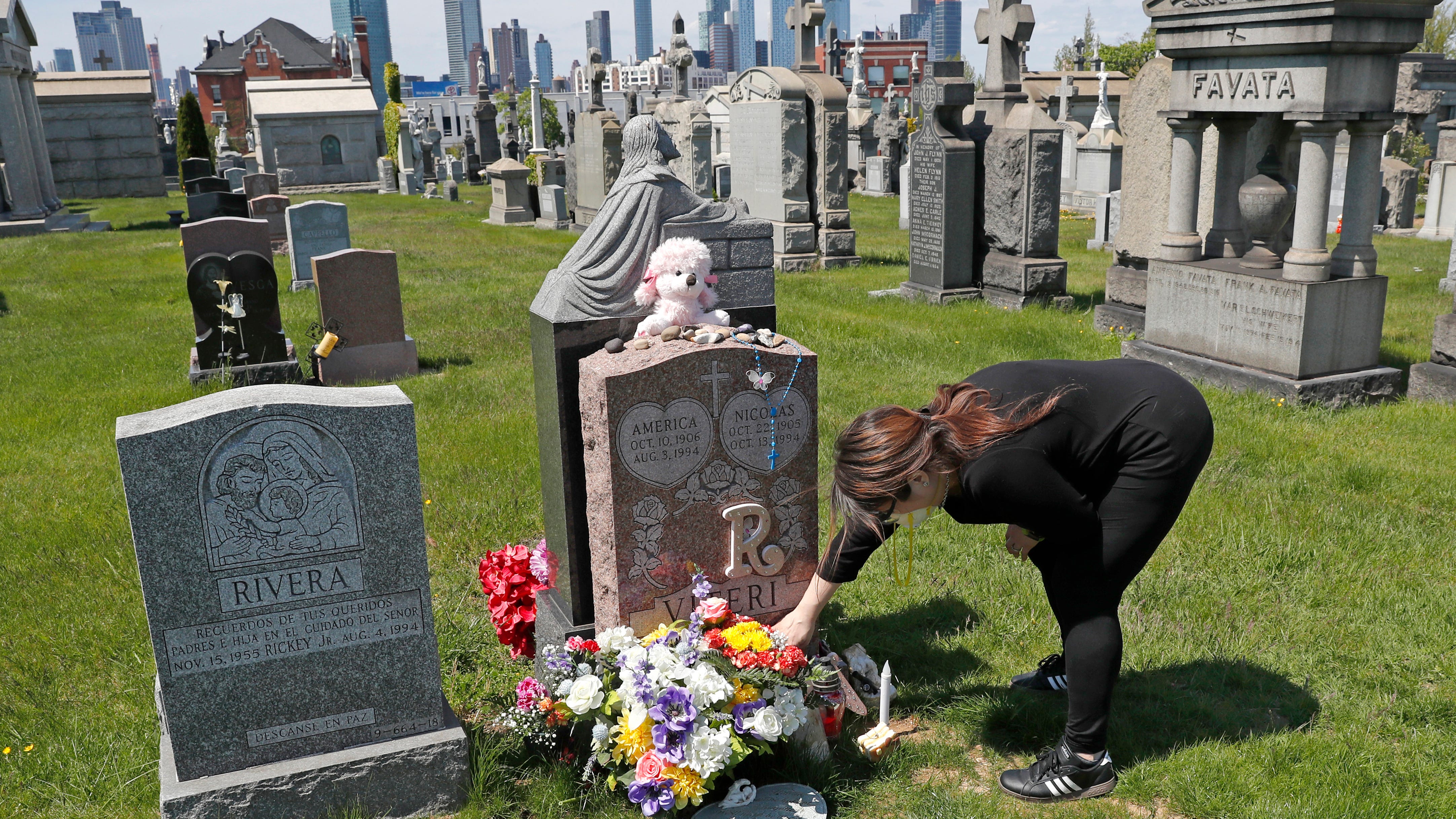 US overdose deaths hit record 93,000 in pandemic last year