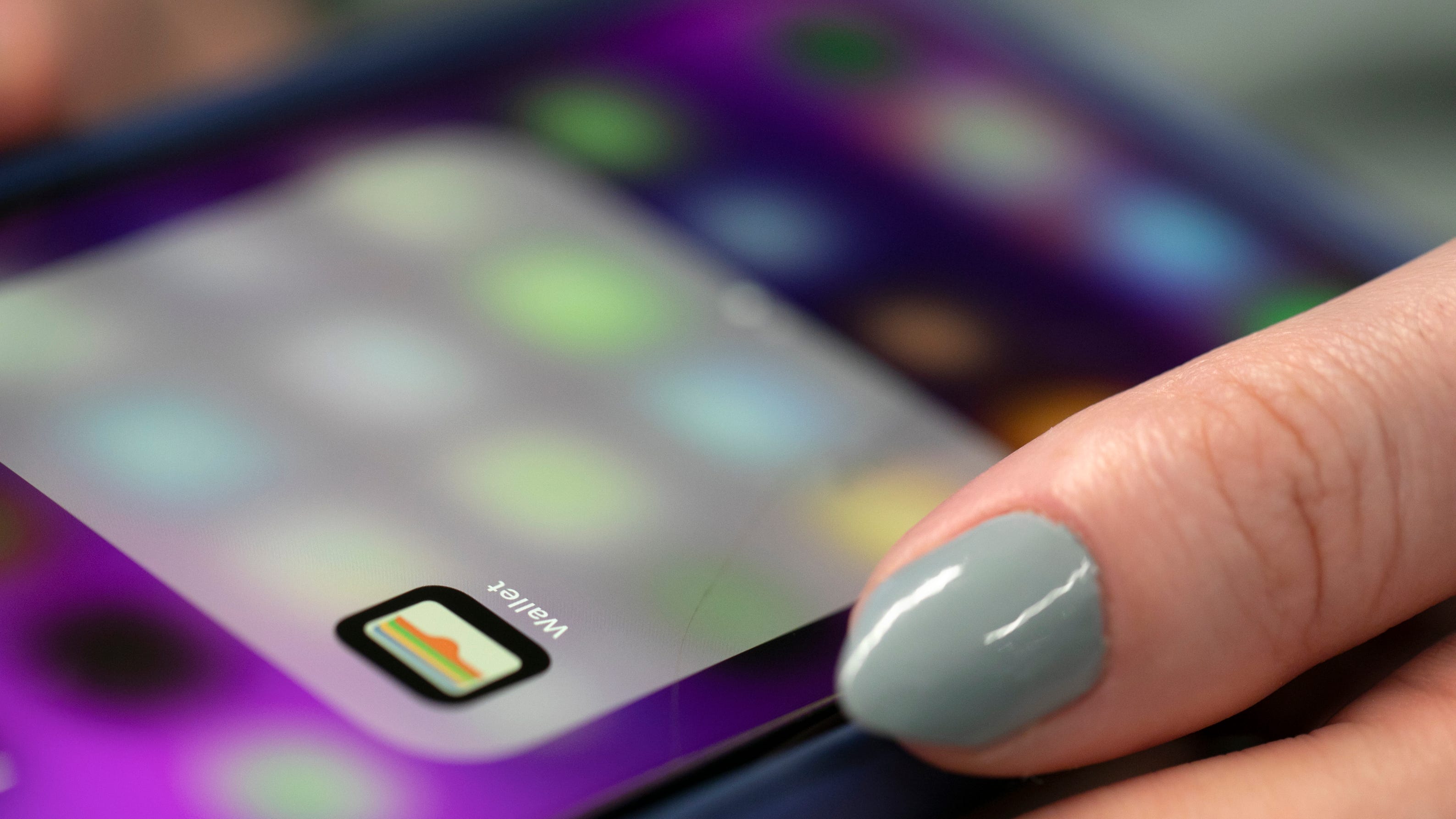 Under pressure, Apple allows self-repairs to iPhones, Macs