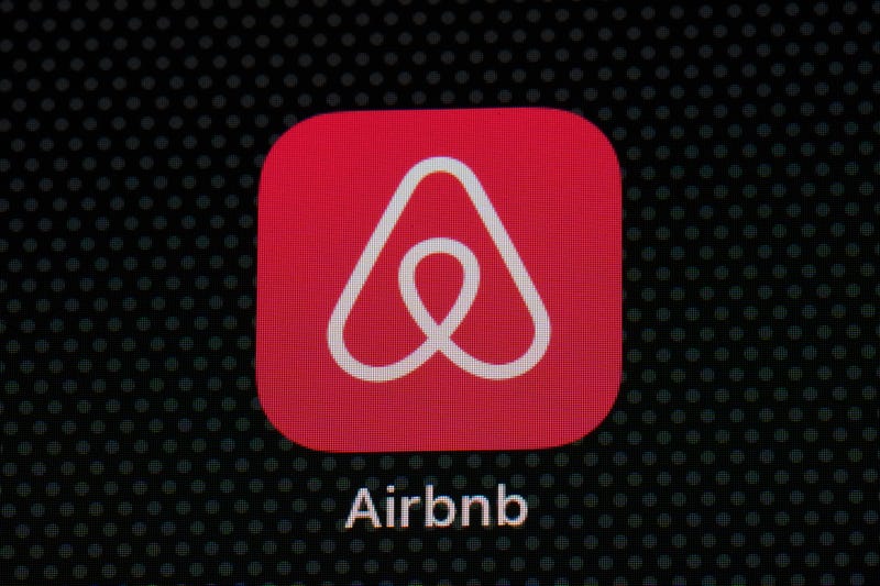 Earns Airbnb