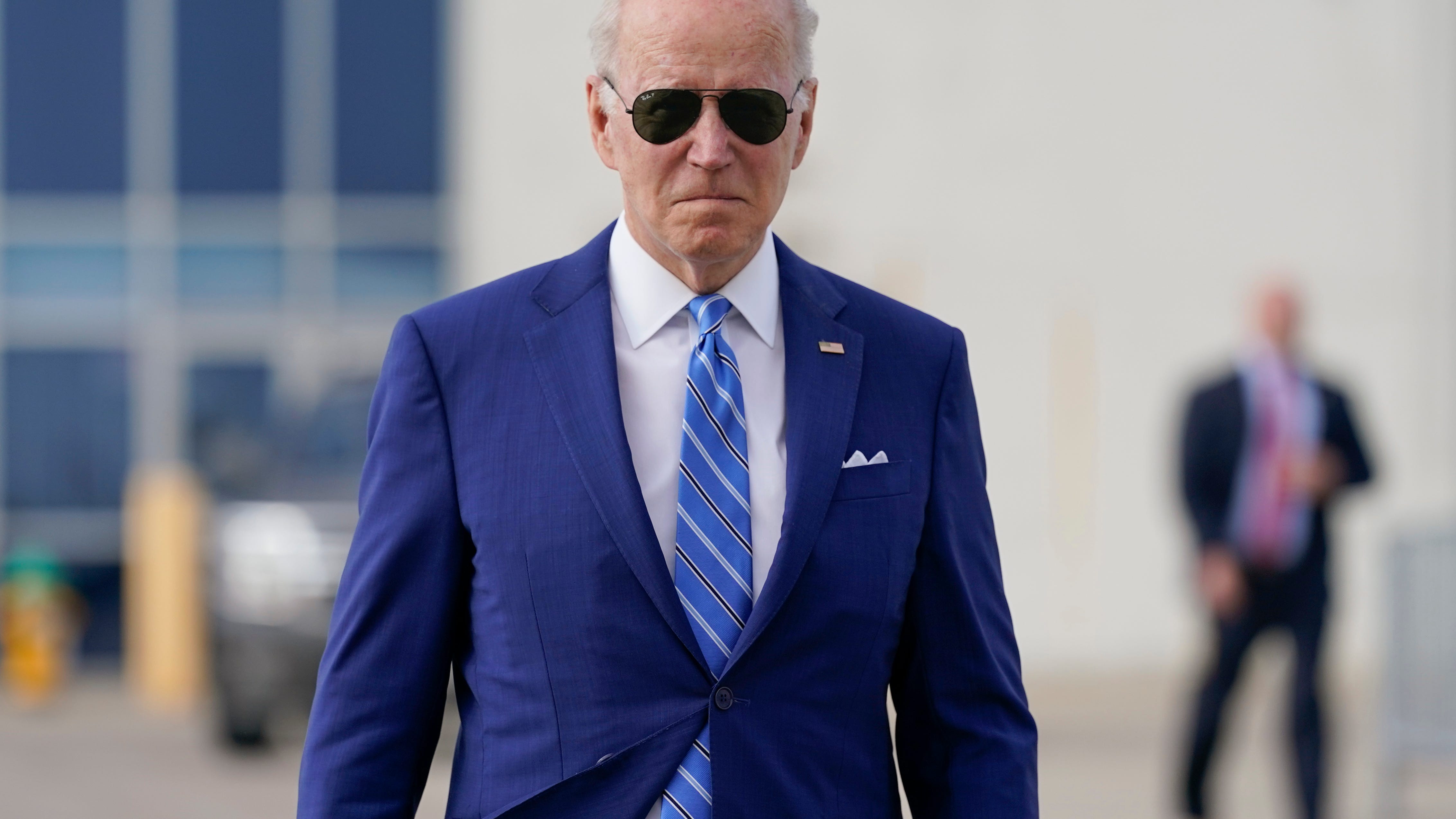 Biden approves $800M in artillery, helicopters for Ukraine