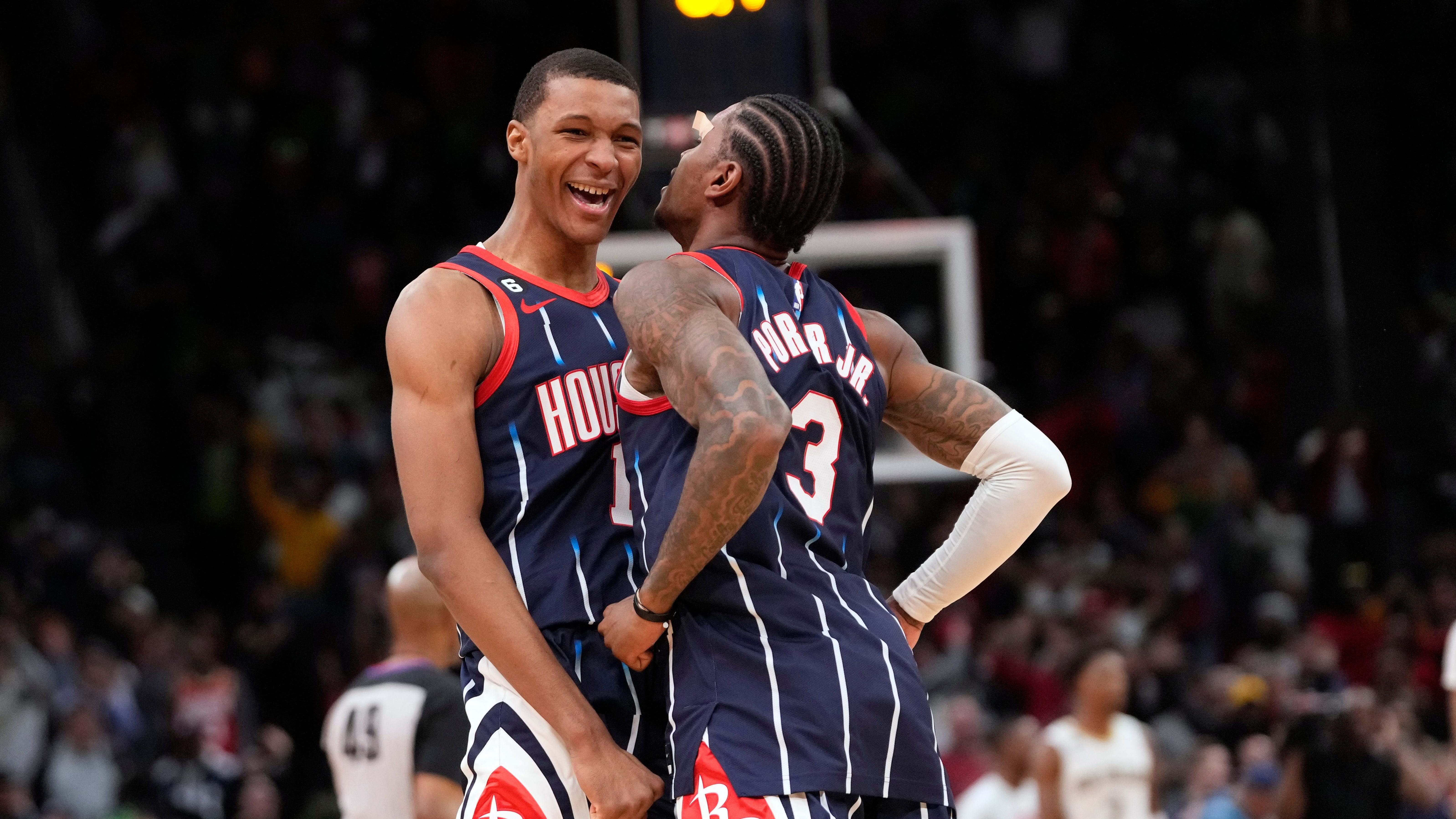 Smith hits late 3-pointer, Rockets beat Pelicans 114-112