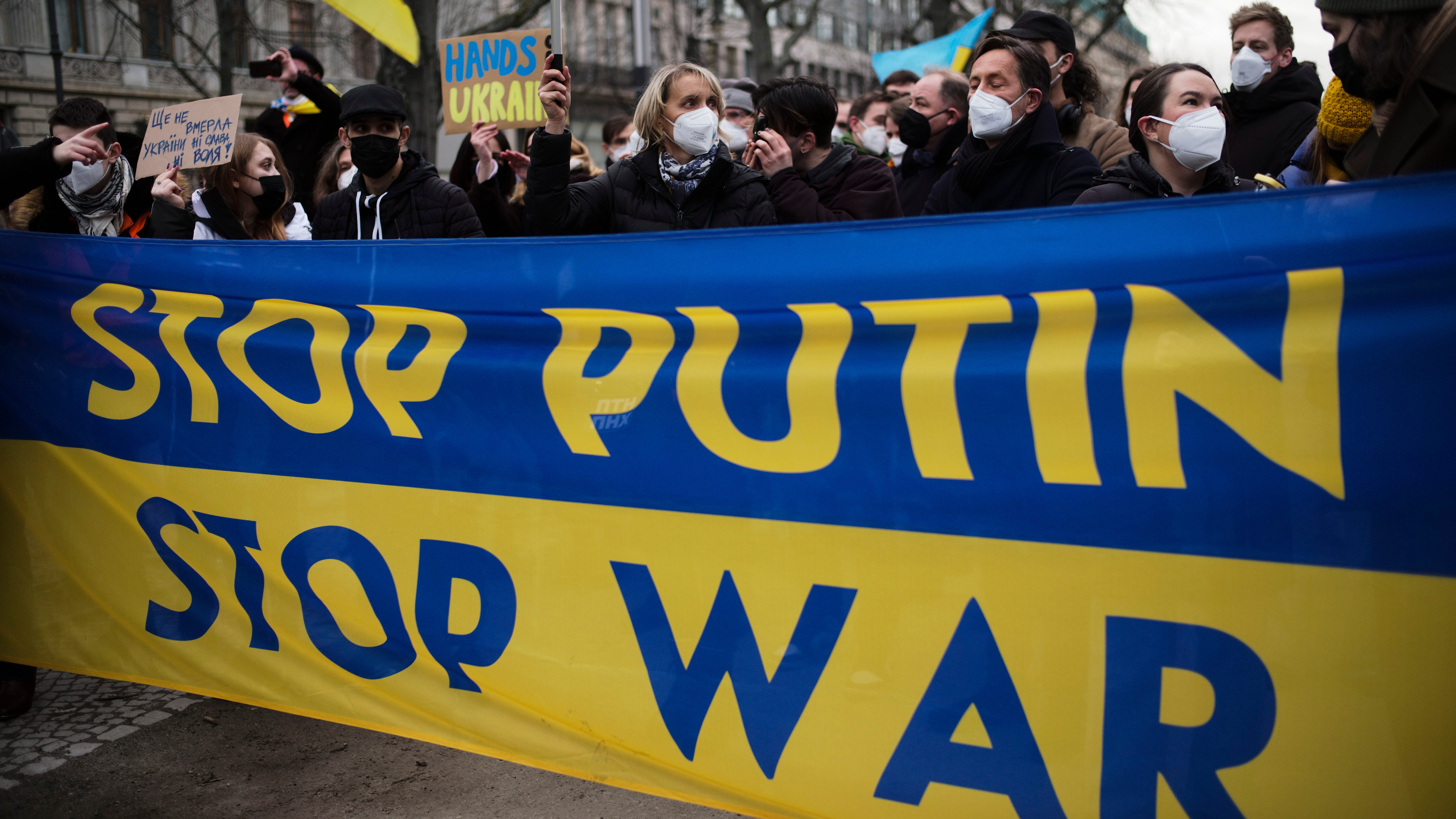 The Latest: Ukraine calls up some reservists as threat grows