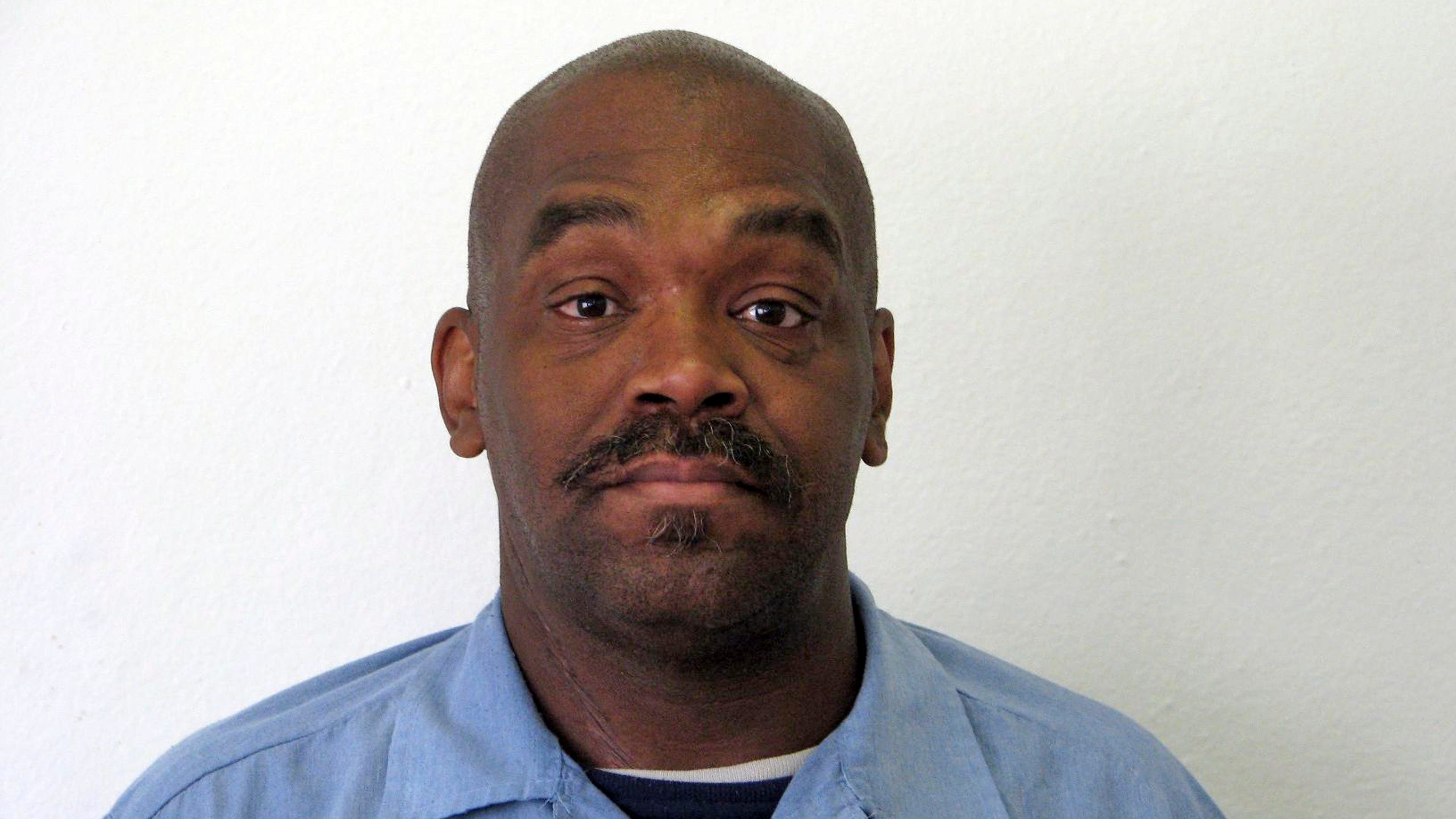 Court reverses man's murder conviction, death sentence
