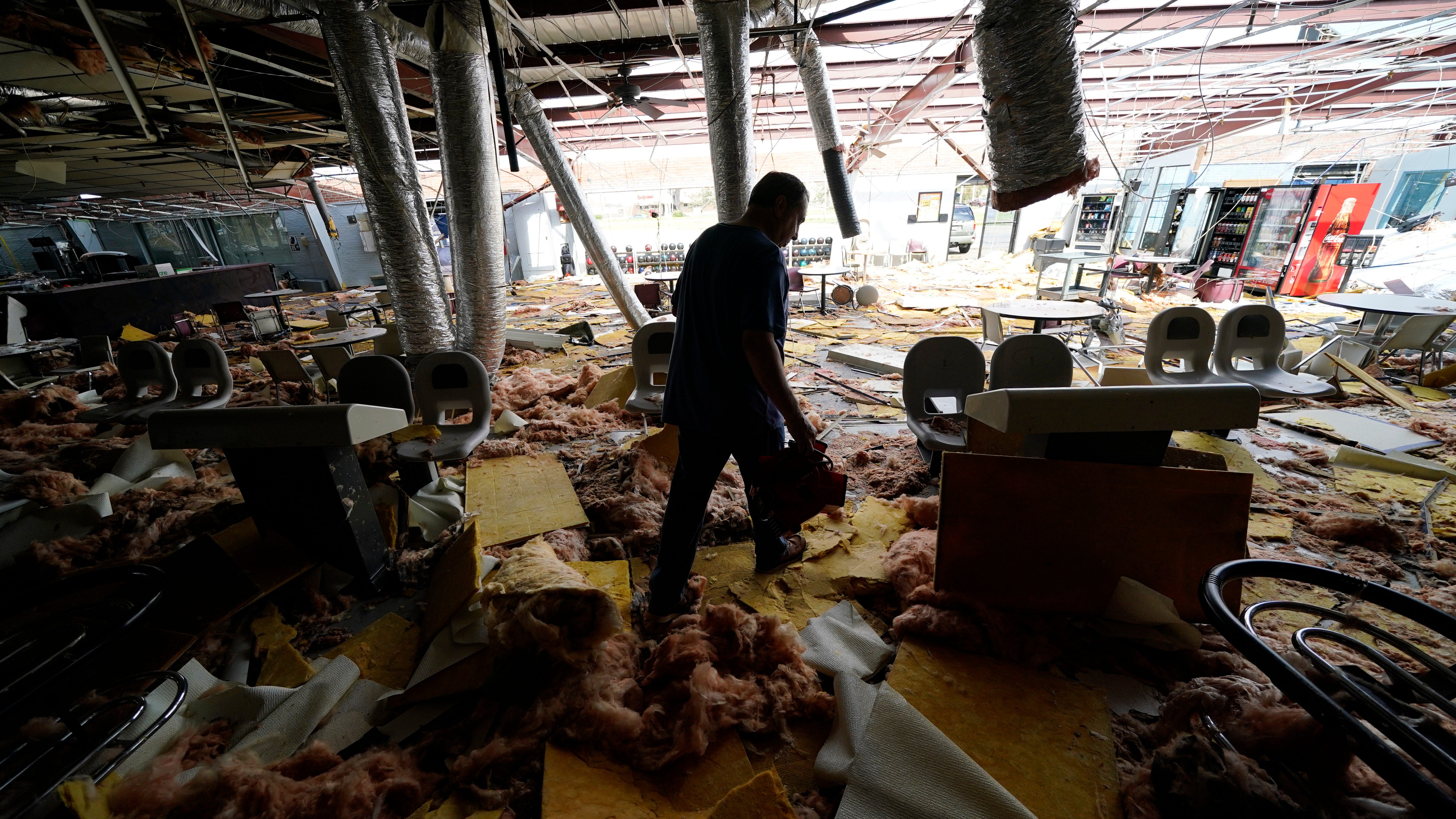 Ida's sweltering aftermath: No power, no water, no gasoline