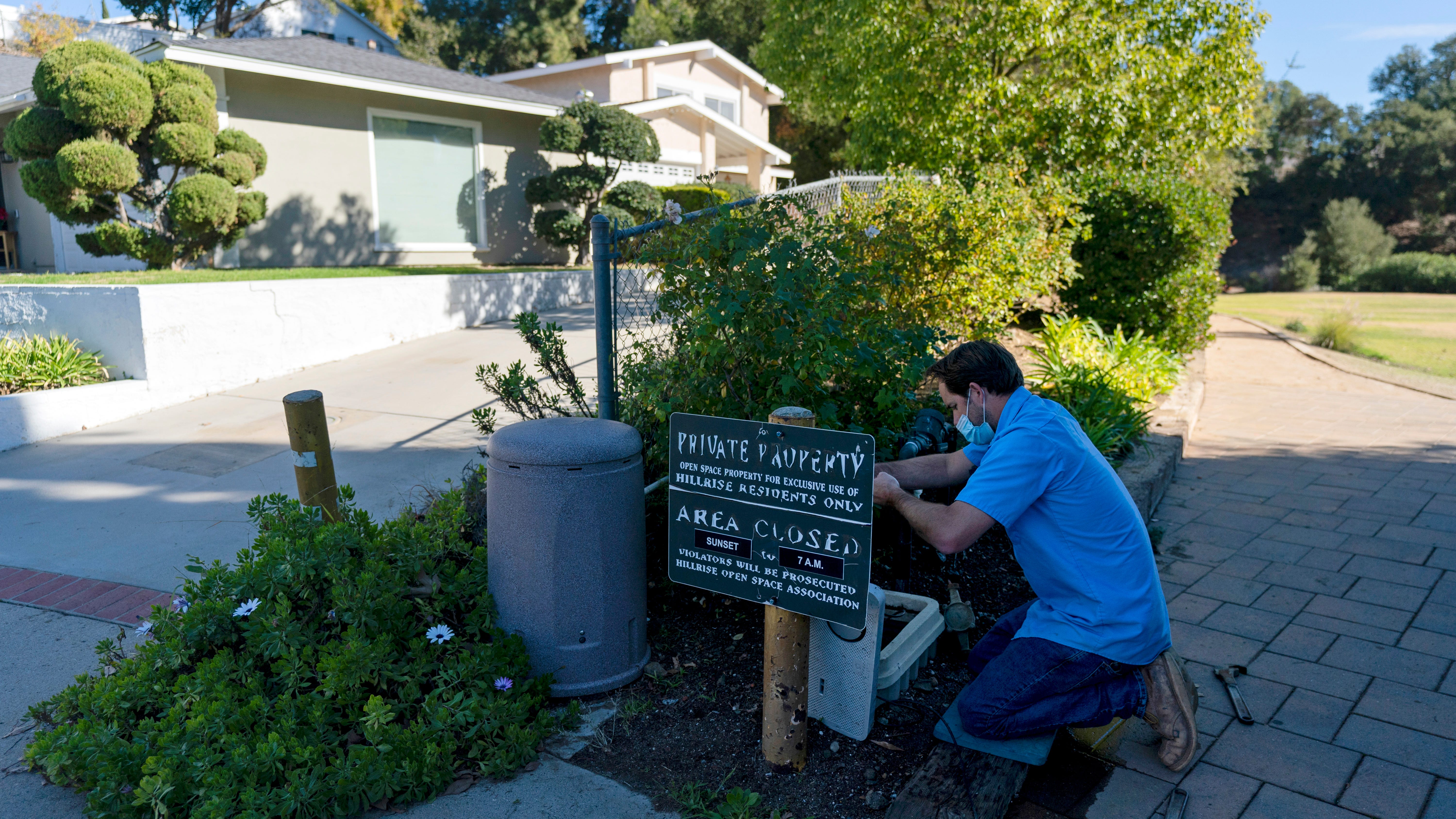 Celeb-heavy Los Angeles suburb gets tough on water wasters