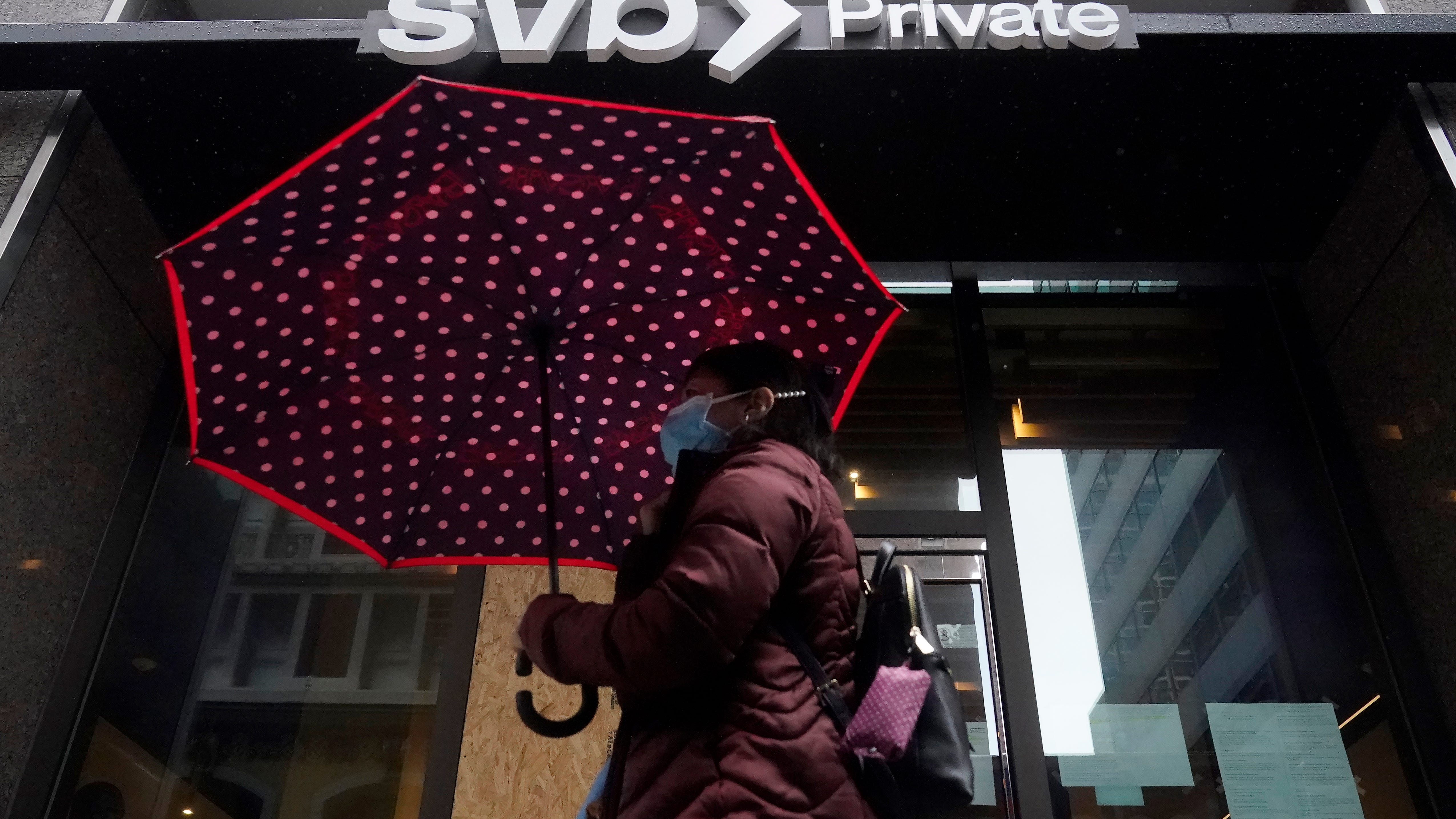 Experts, banks look for ideas to stop next bank failure