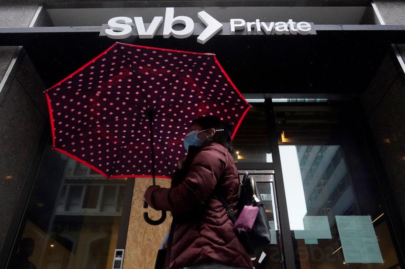 Bank Collapse Anxiety Before the Rescue