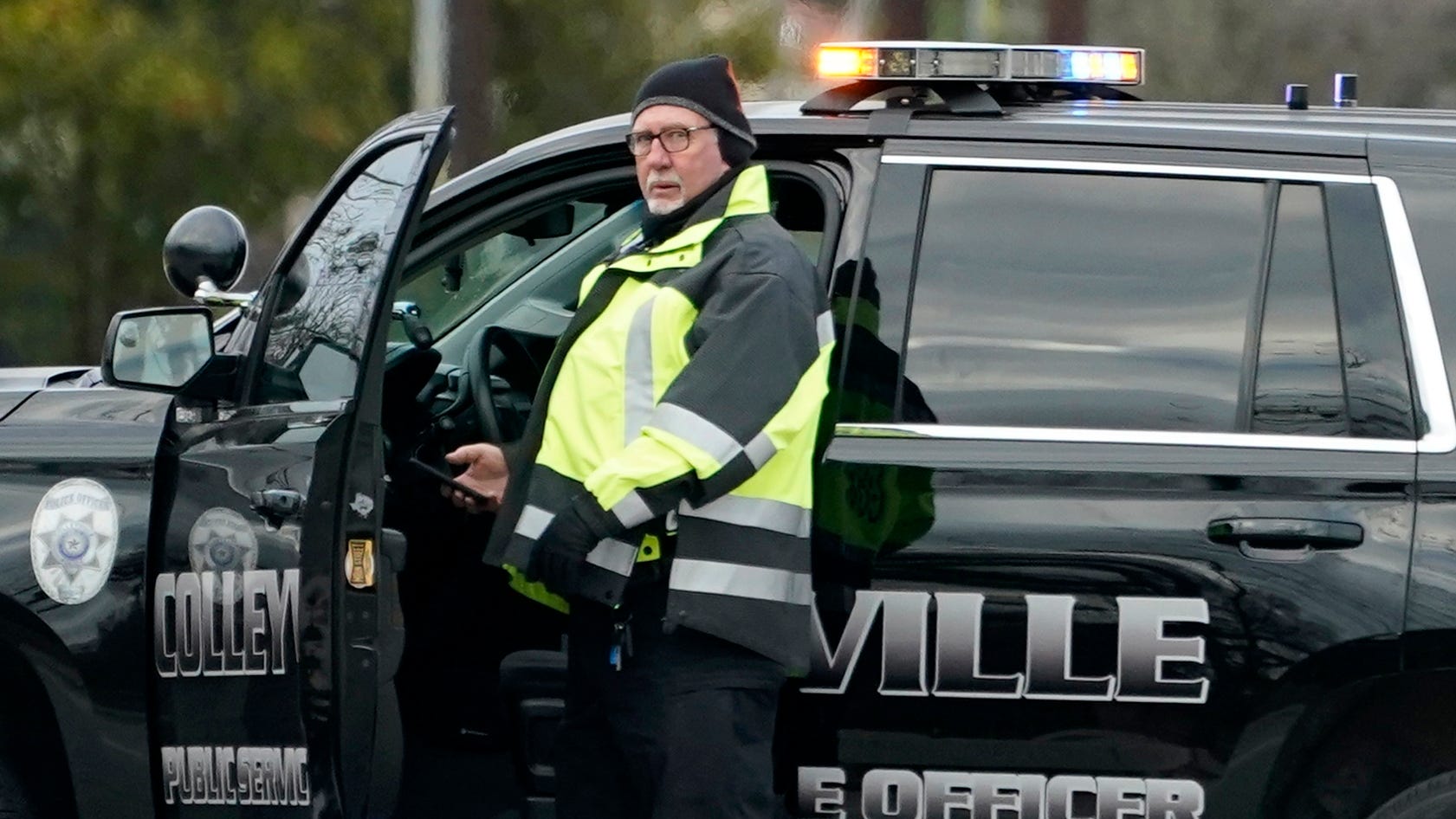Hostages safe after Texas synagogue standoff; captor dead