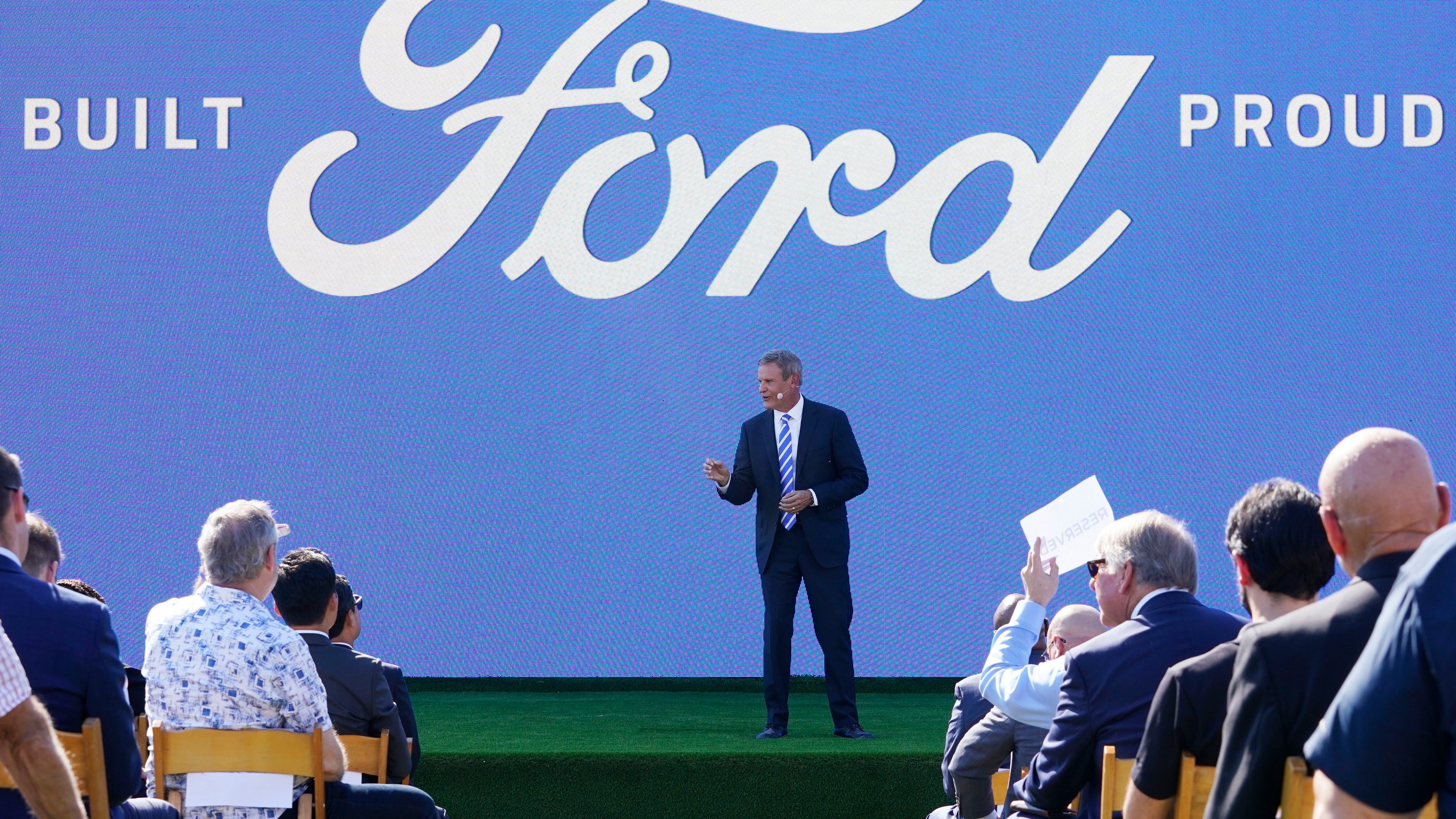 Ford splits EV, internal combustion into separate units