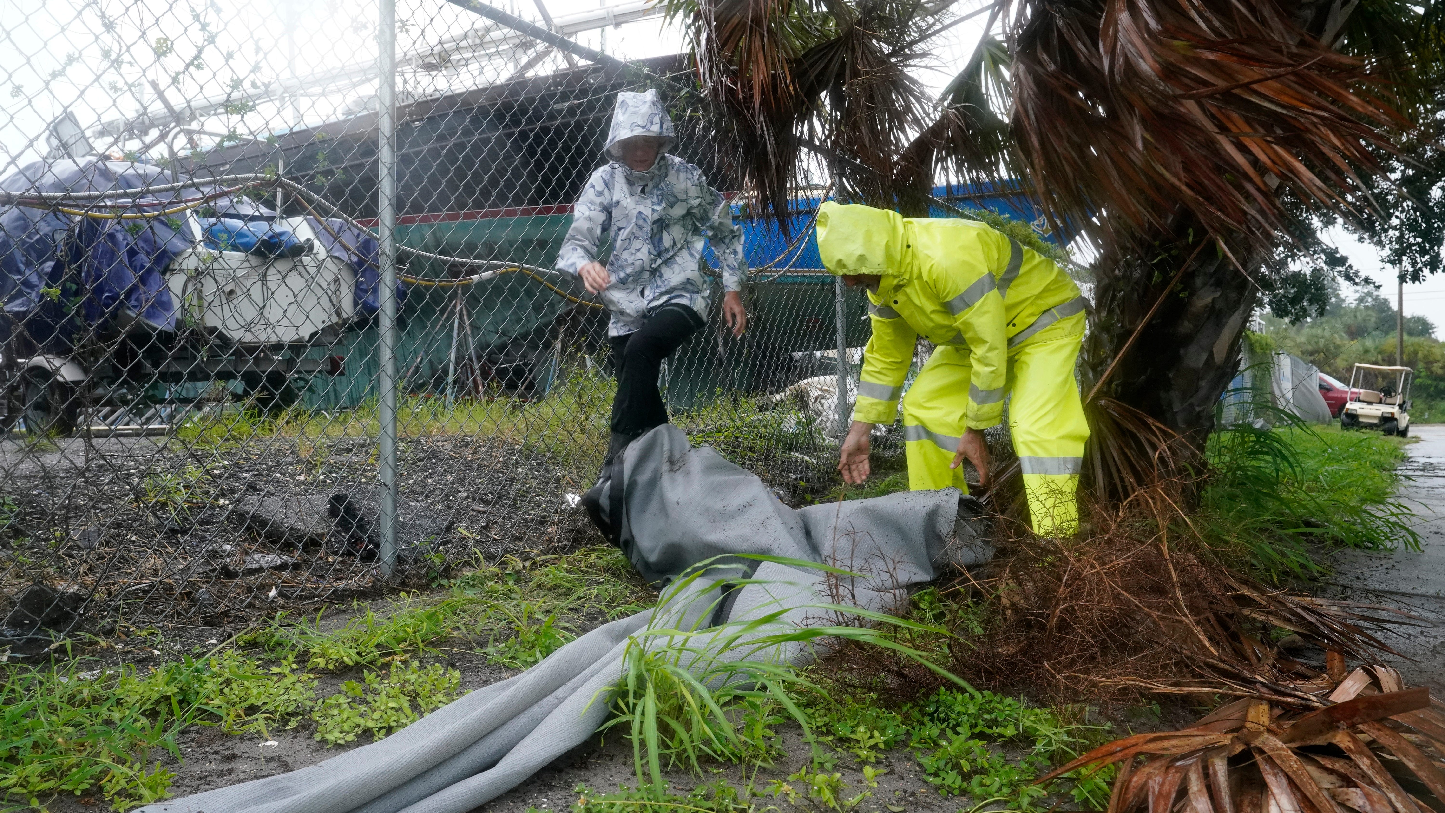 Storm scenes: Voices of fear, hope as Ian lashes Florida