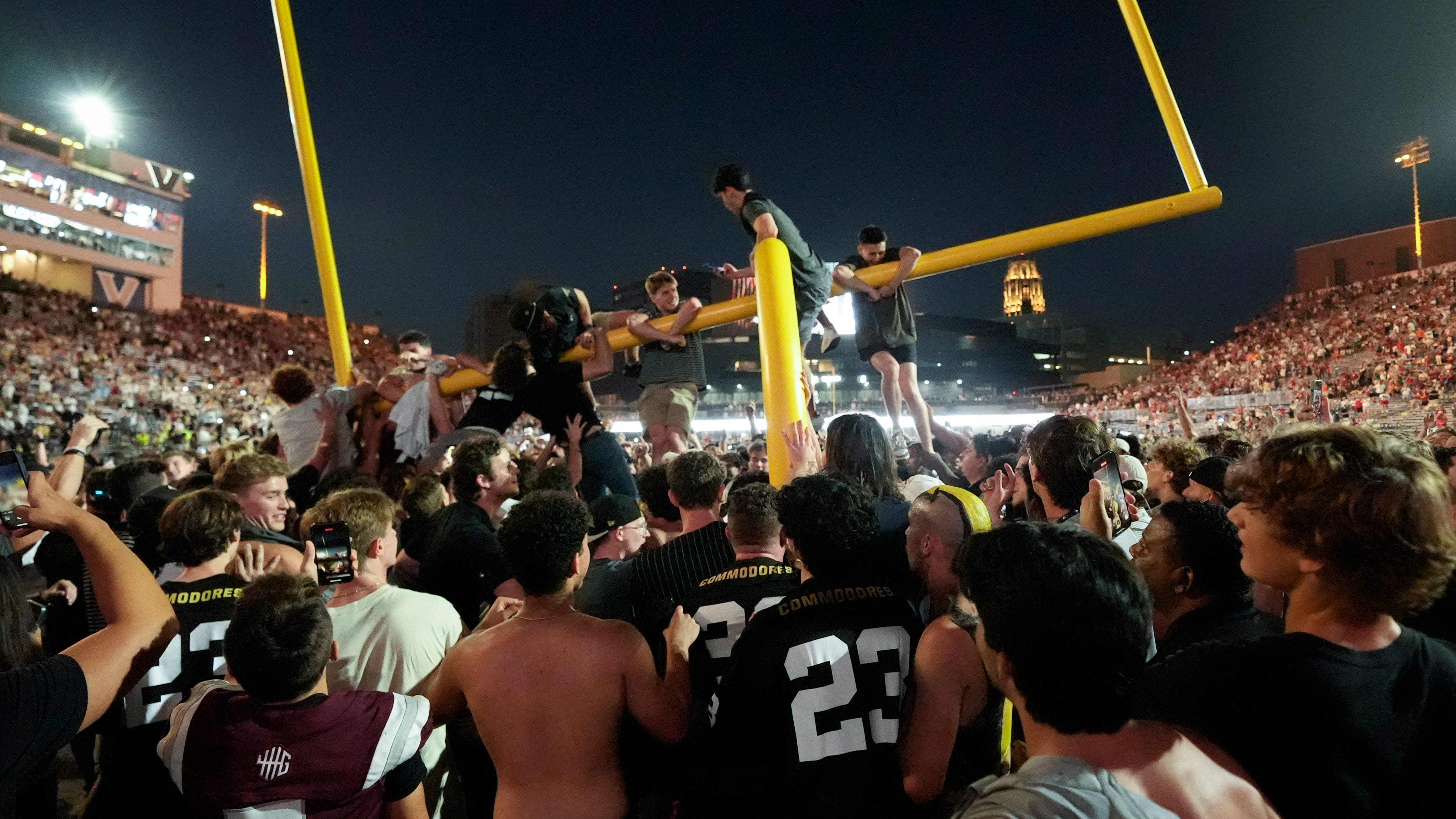 Vanderbilt takes down No. 1 Alabama 40-35 in historic college football victory