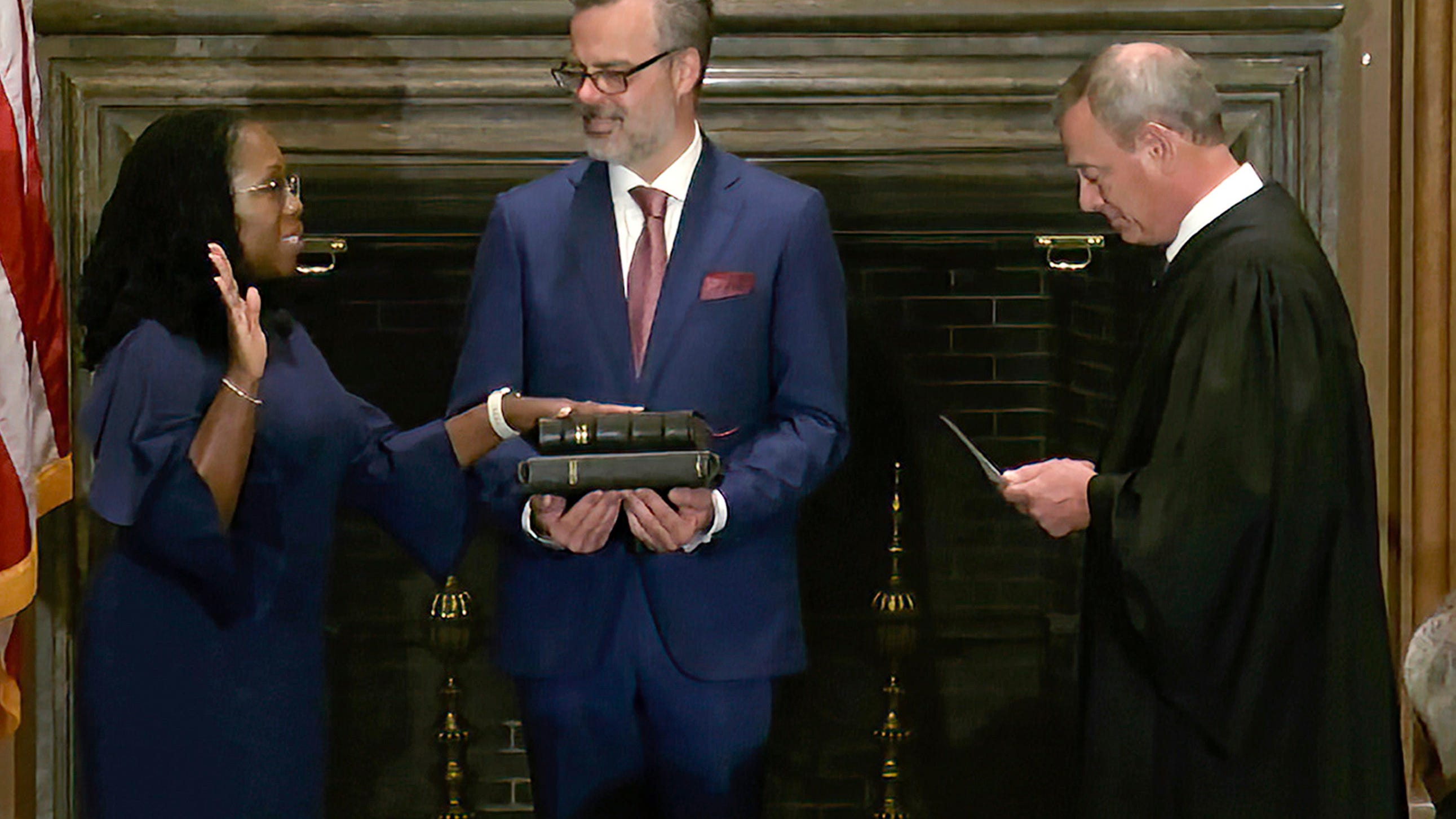 Jackson sworn in, becomes 1st Black woman on Supreme Court