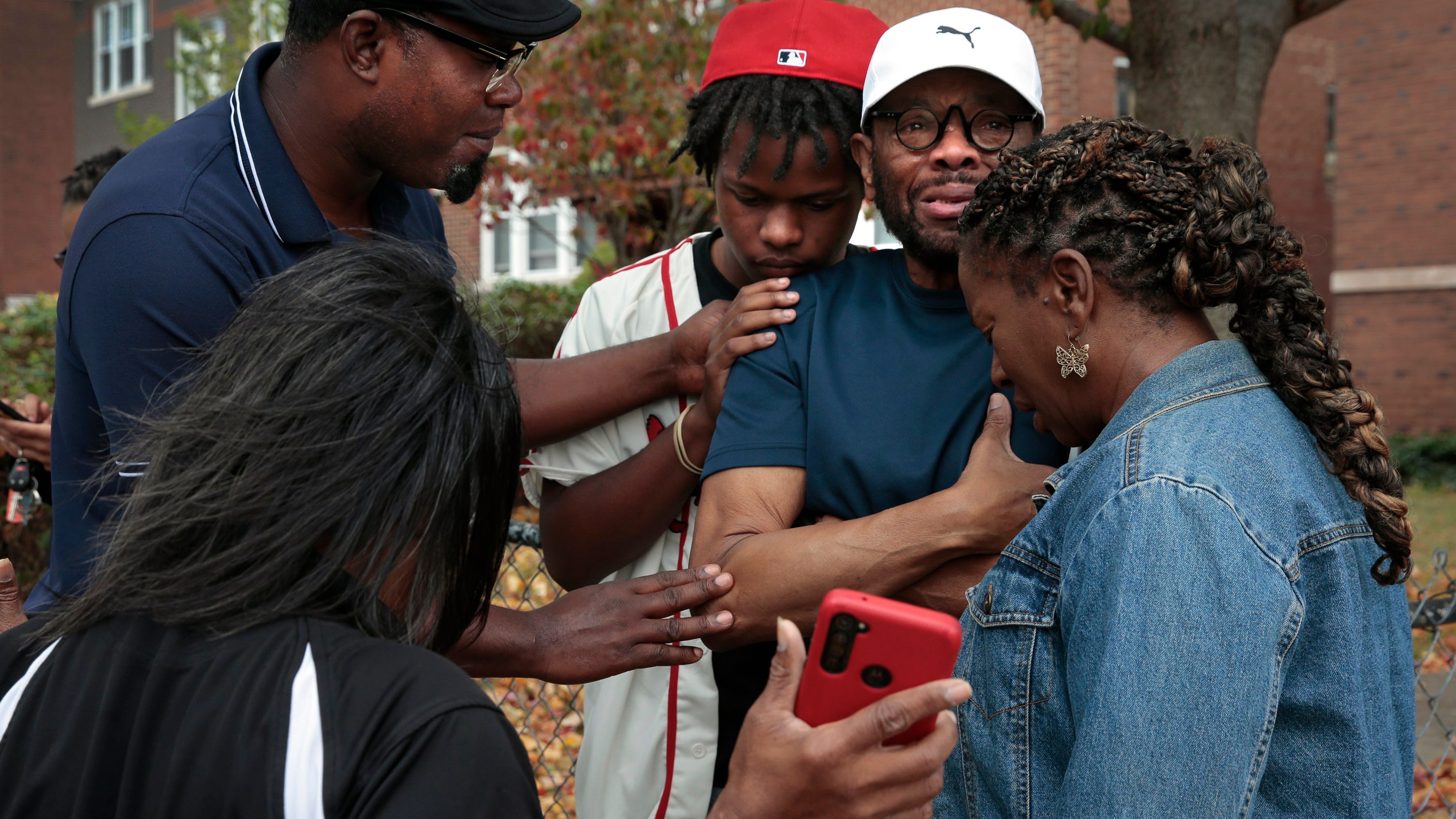 2 killed in shooting at St. Louis high school; gunman dead