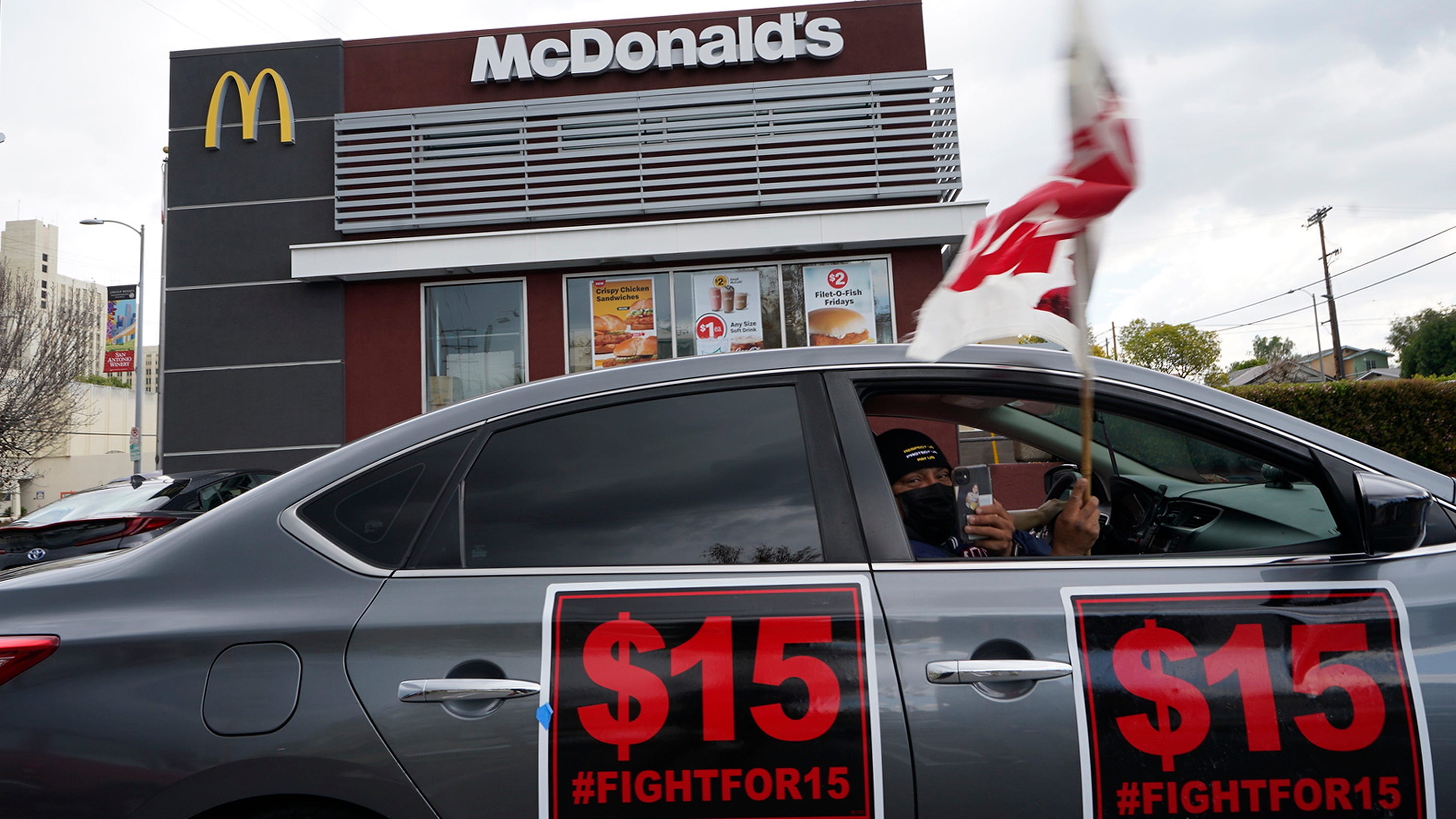 California eyes giving 500,000 fast food workers more power