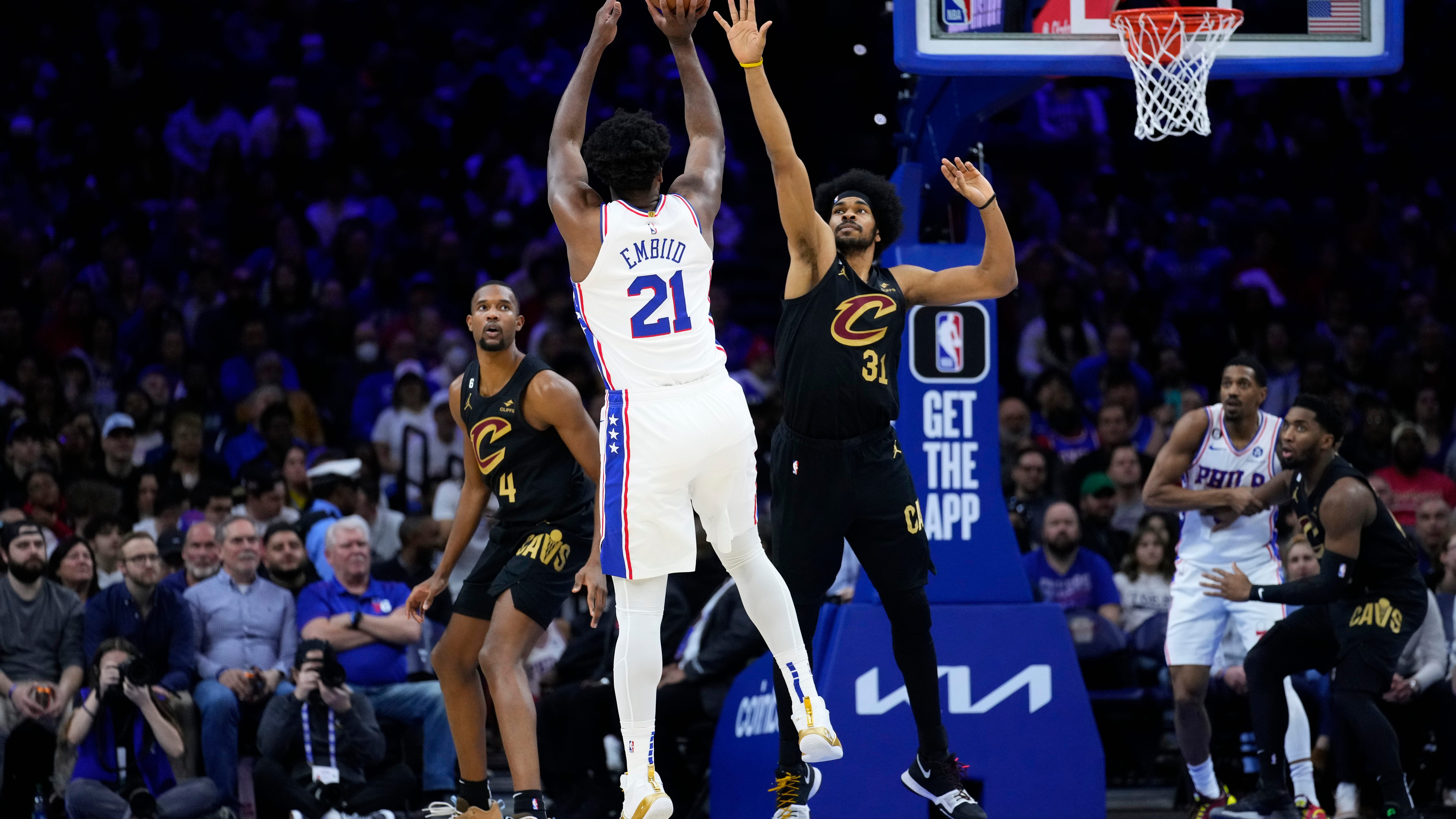 Embiid has 29 points, helps 76ers snap Cavaliers' win streak