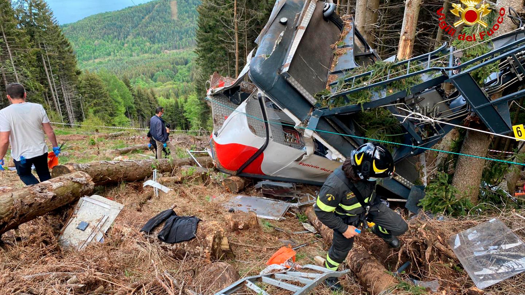 Italian cable car plunges to the ground, killing at least 14
