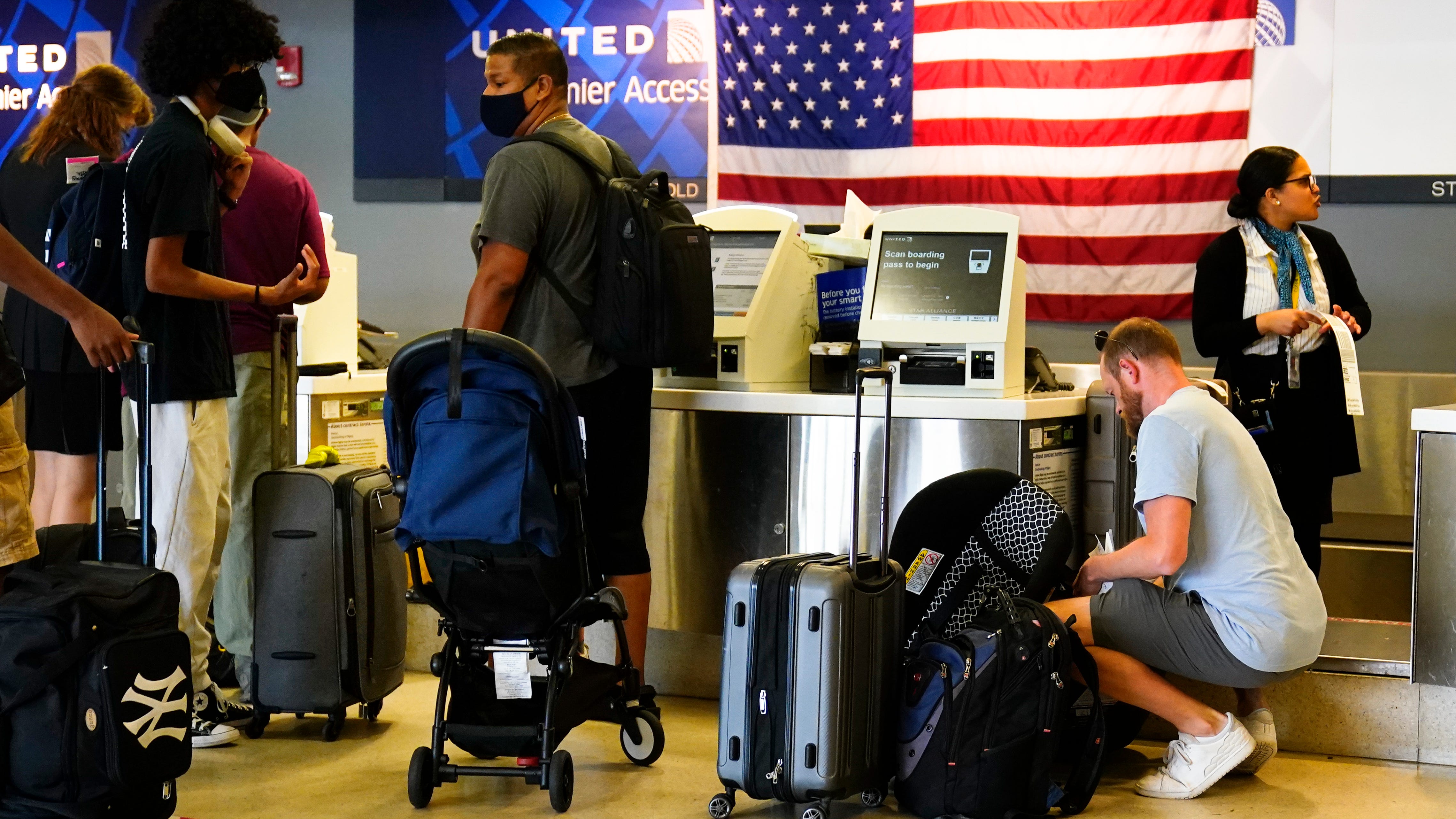 Holiday-travel chaos: Airlines brace for huge weekend crowds