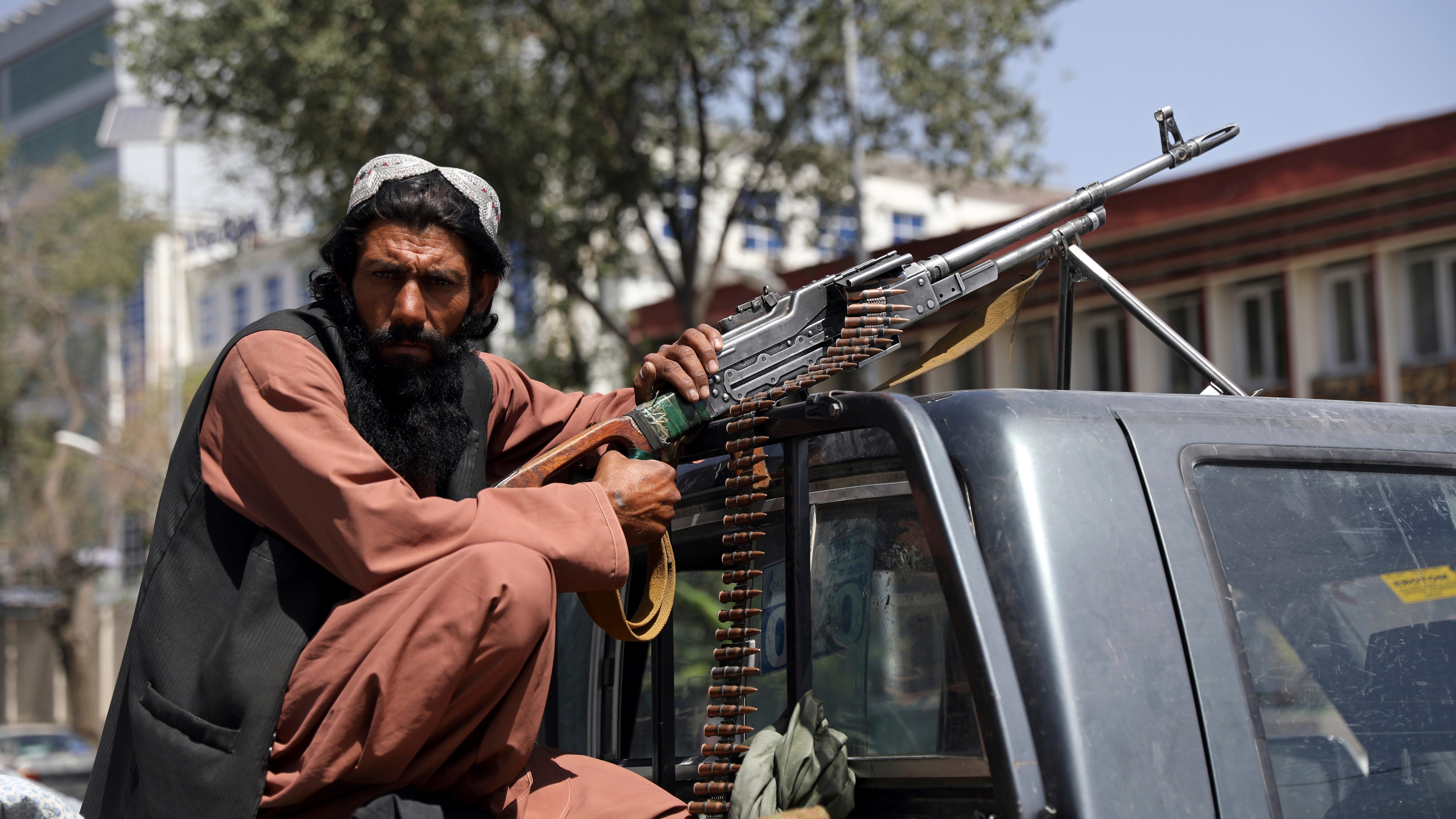 US officials say 7 killed in Kabul airport evacuation chaos
