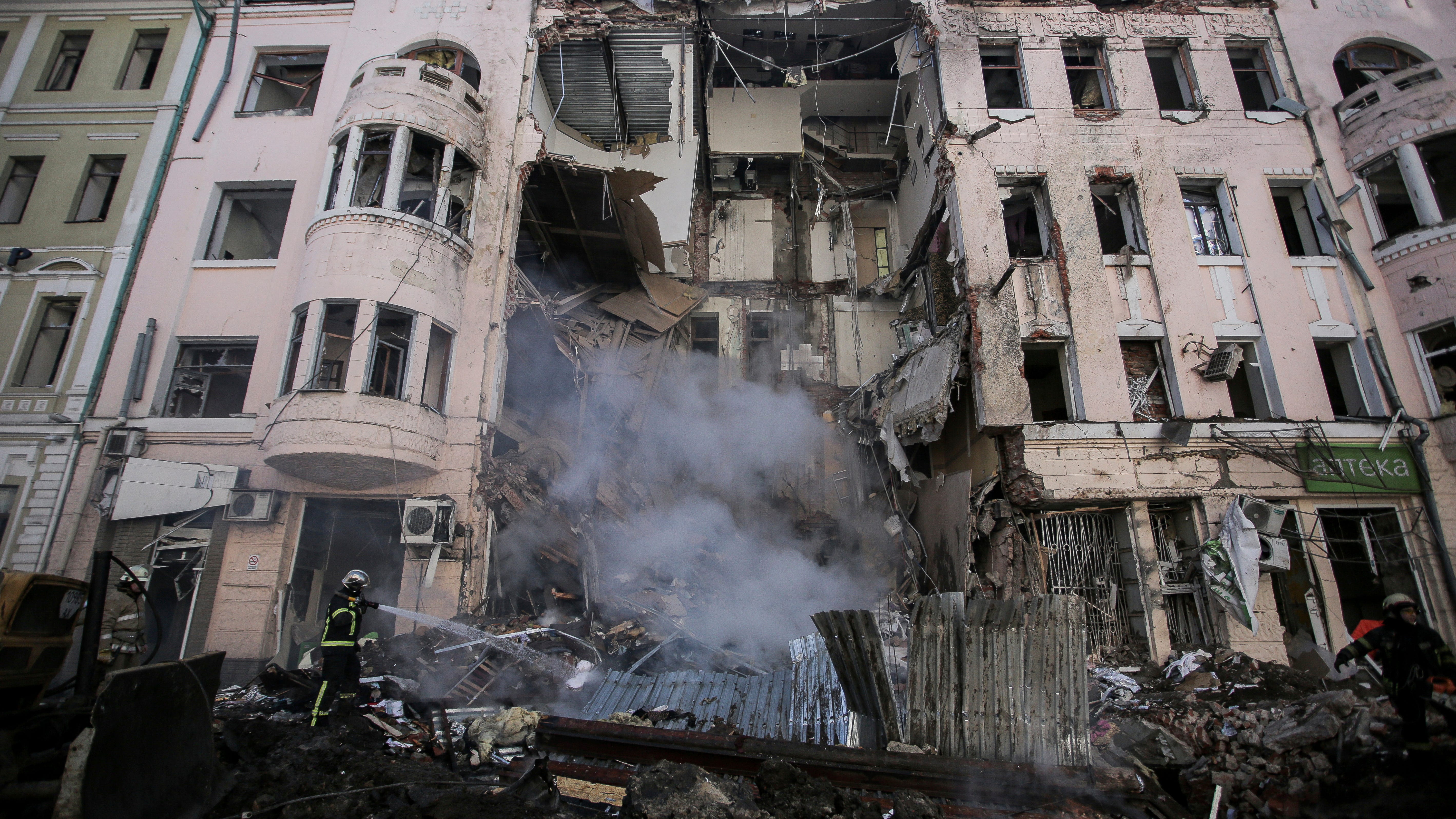 Russia keeps up attacks in Ukraine as two sides hold talks