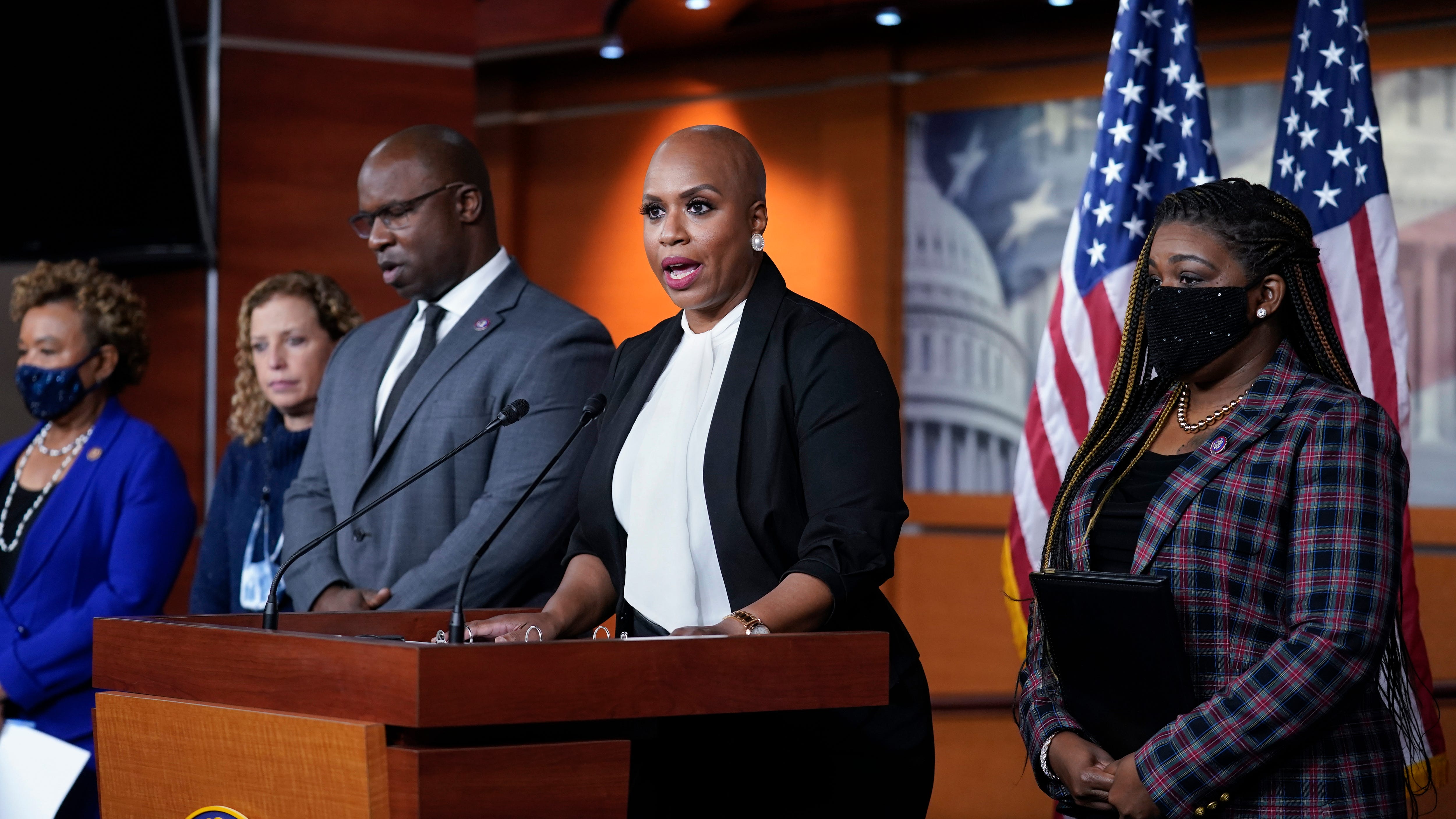 Progressive Democrats pressure Pelosi to discipline Boebert 