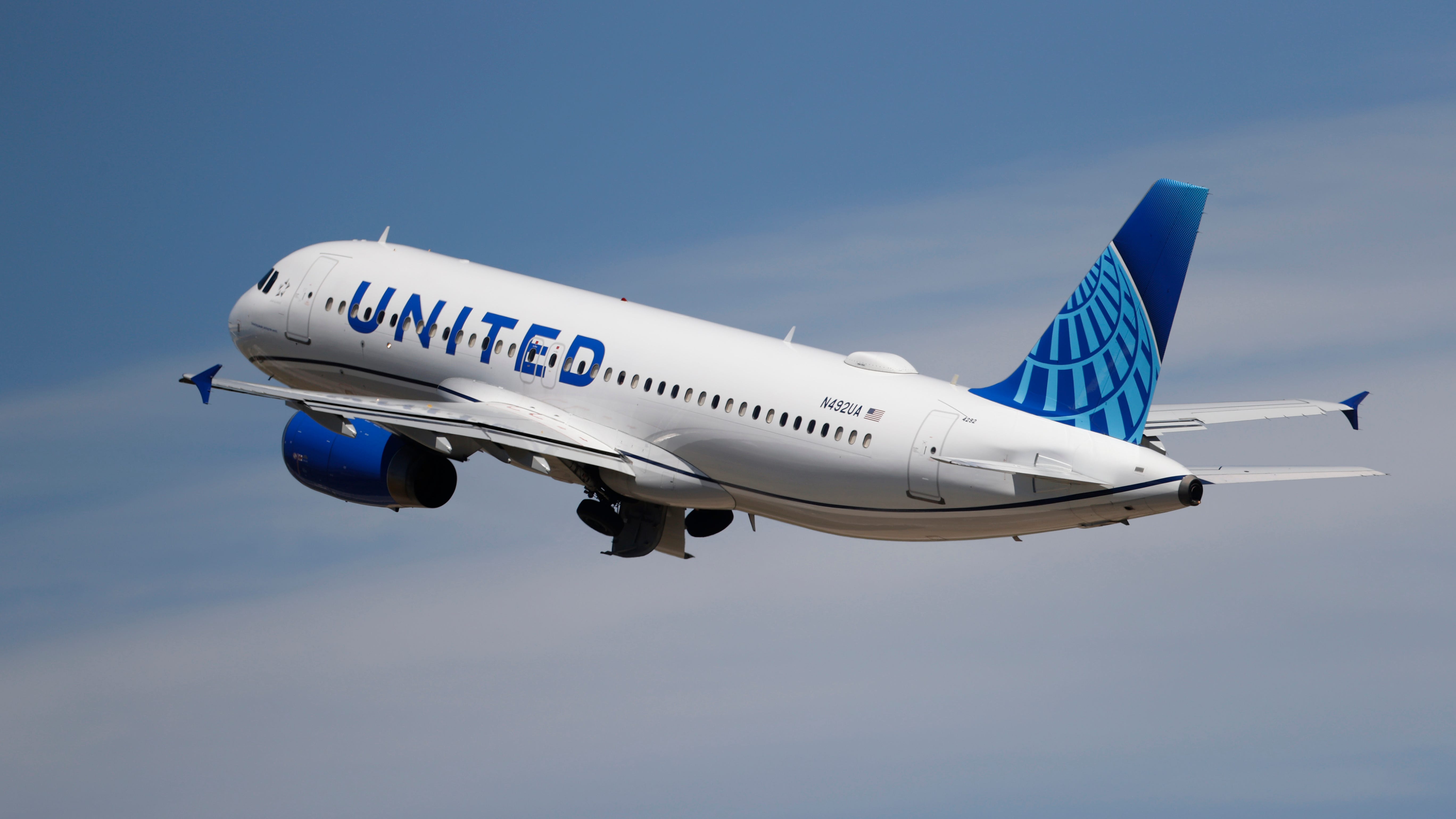 United plans to hire 15,000, adding to surge in airline jobs