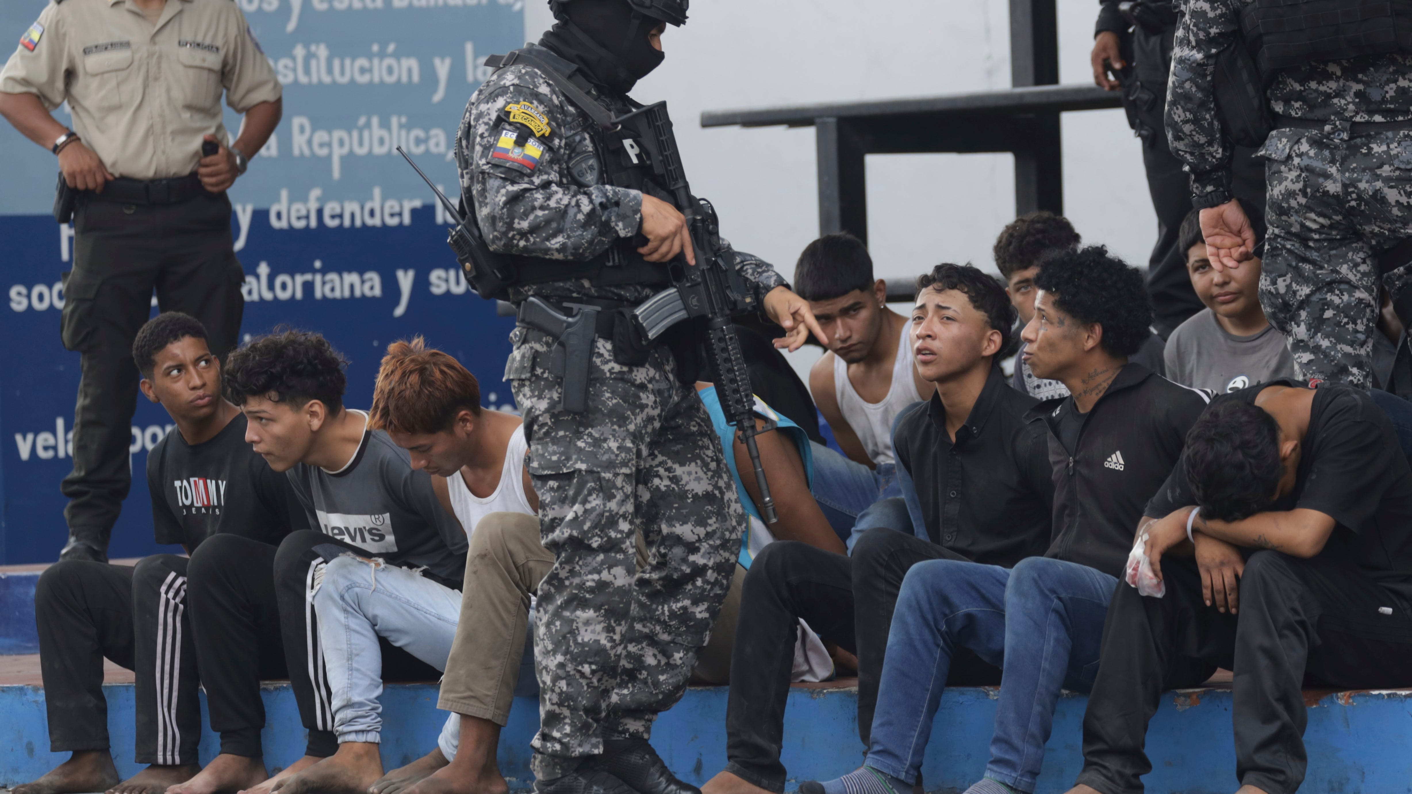 Ecuador: sonidista impidió que grupo armado difunda mensaje, en su lugar se escuchó música tétrica