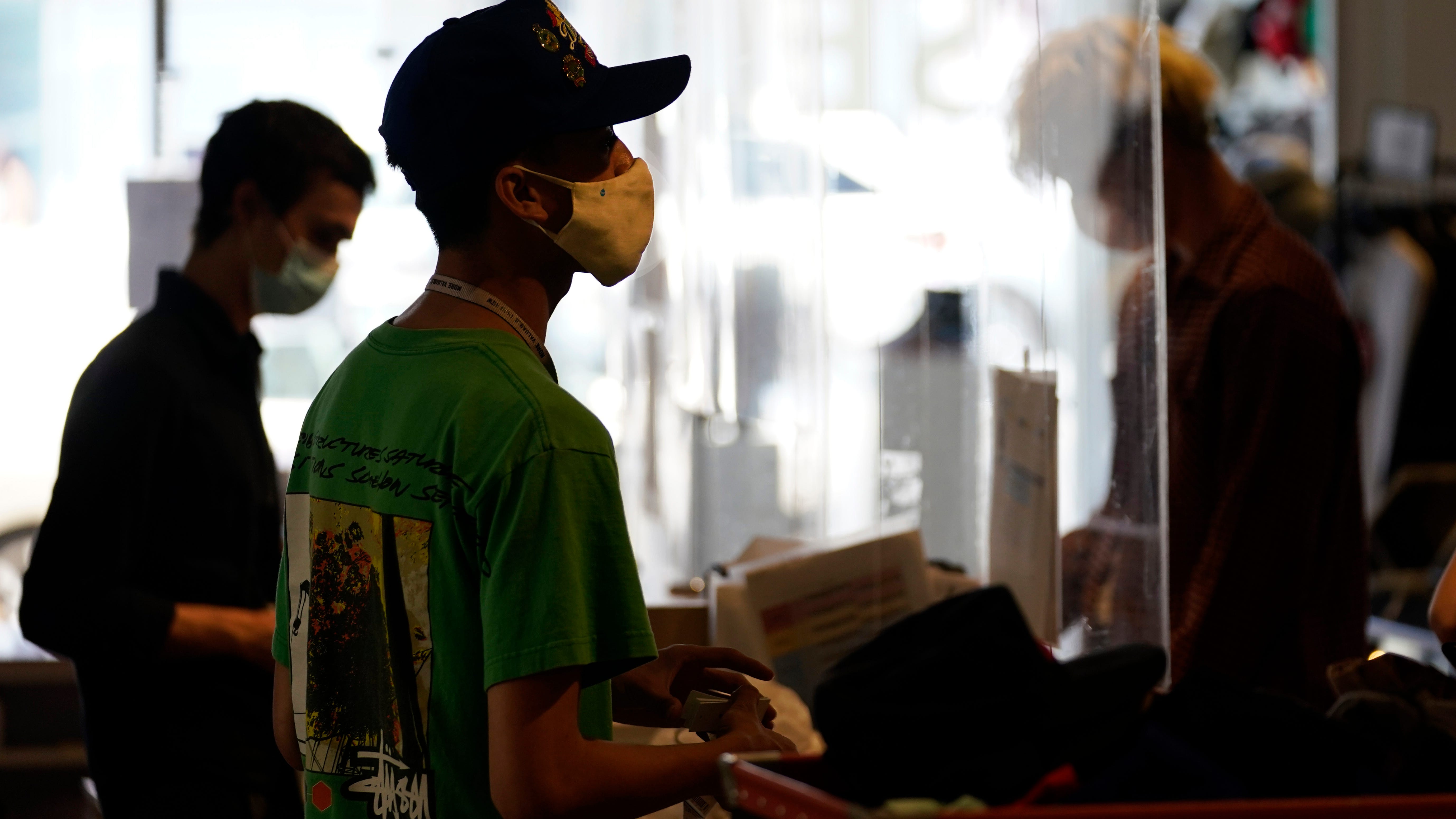 Study: Vaccinated people can carry as much virus as others