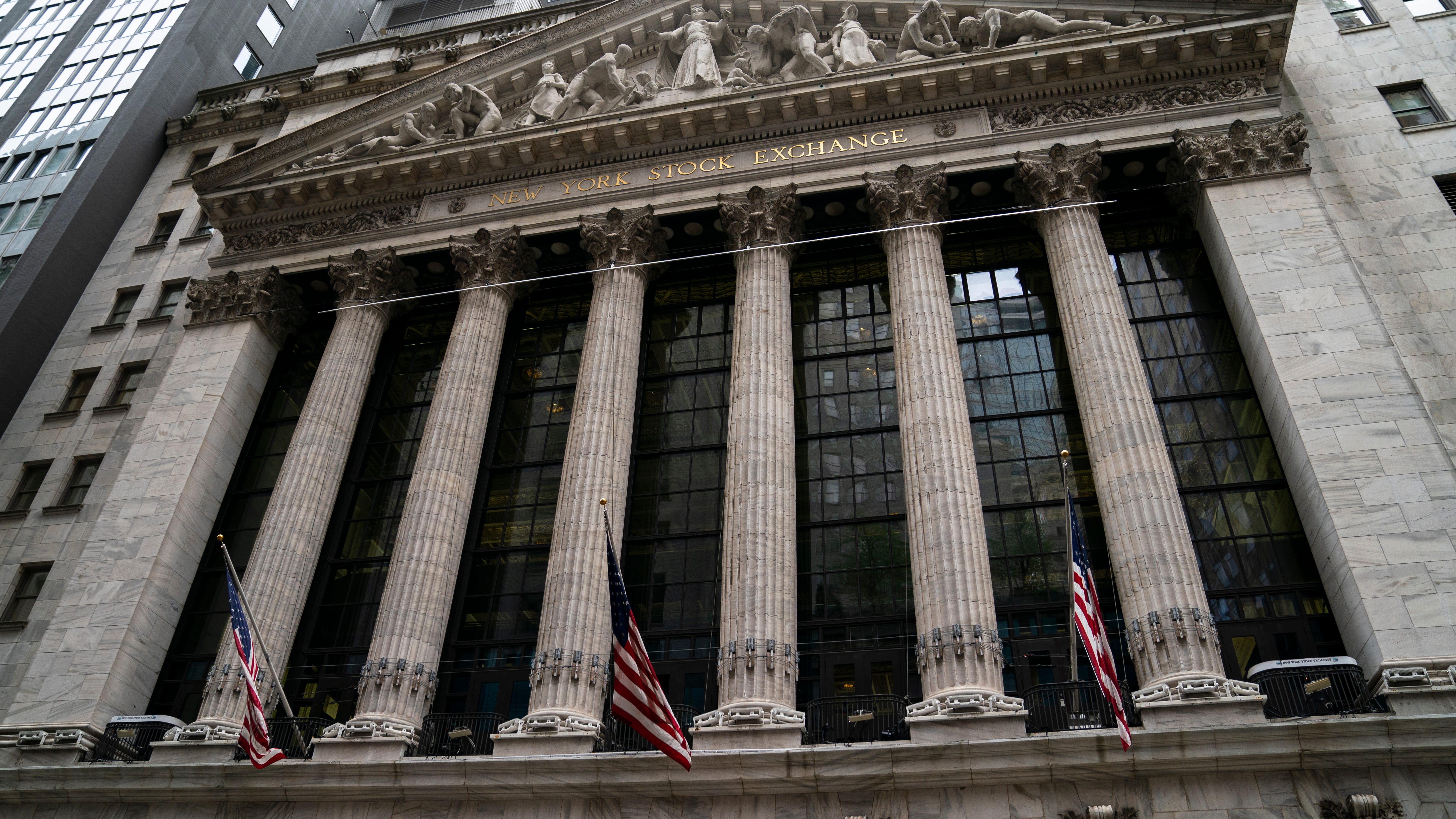 US stocks slump after minutes from Fed meeting rattle market
