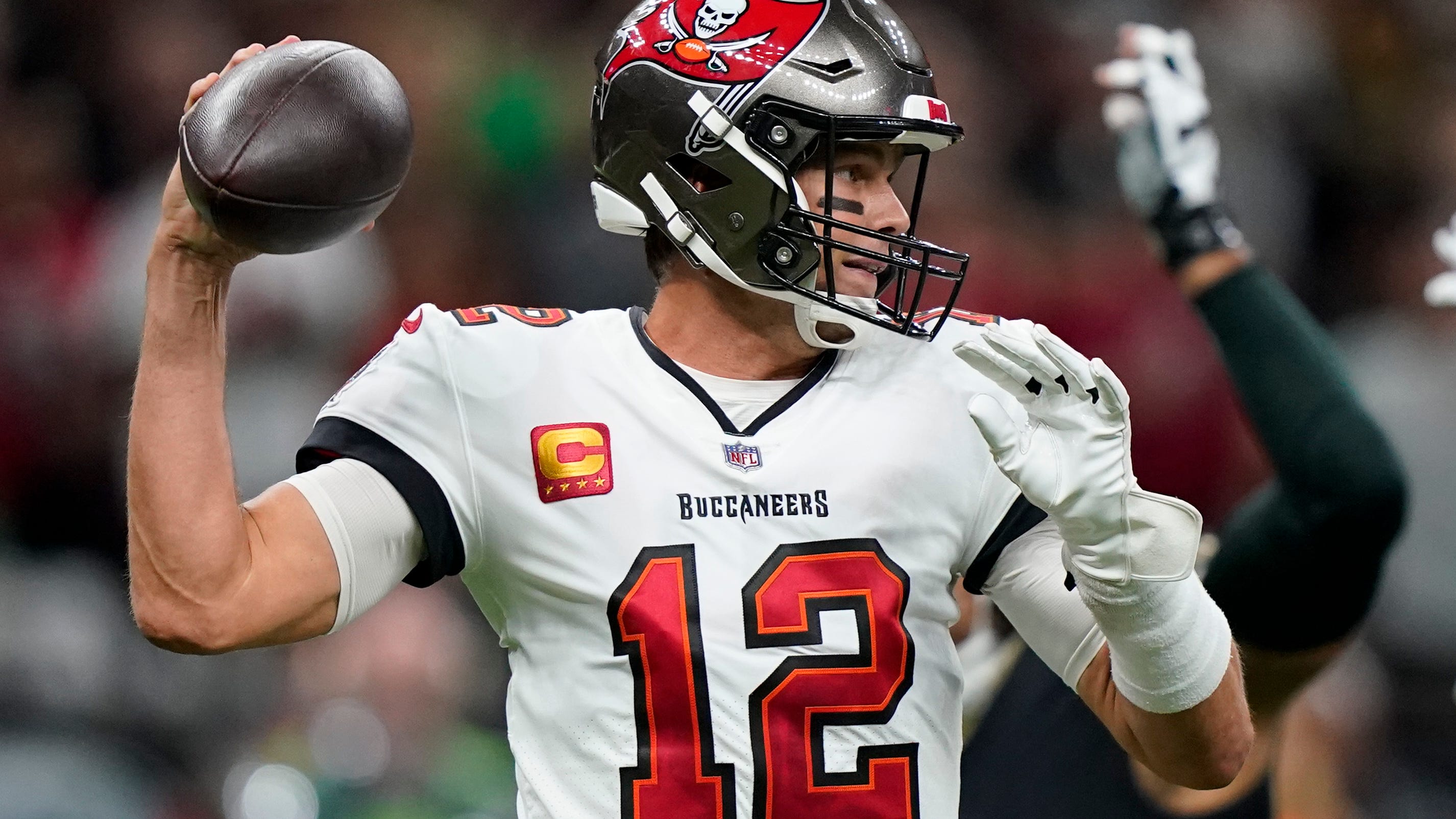 Brady's temper flares as Bucs snap skid vs Saints, 20-10