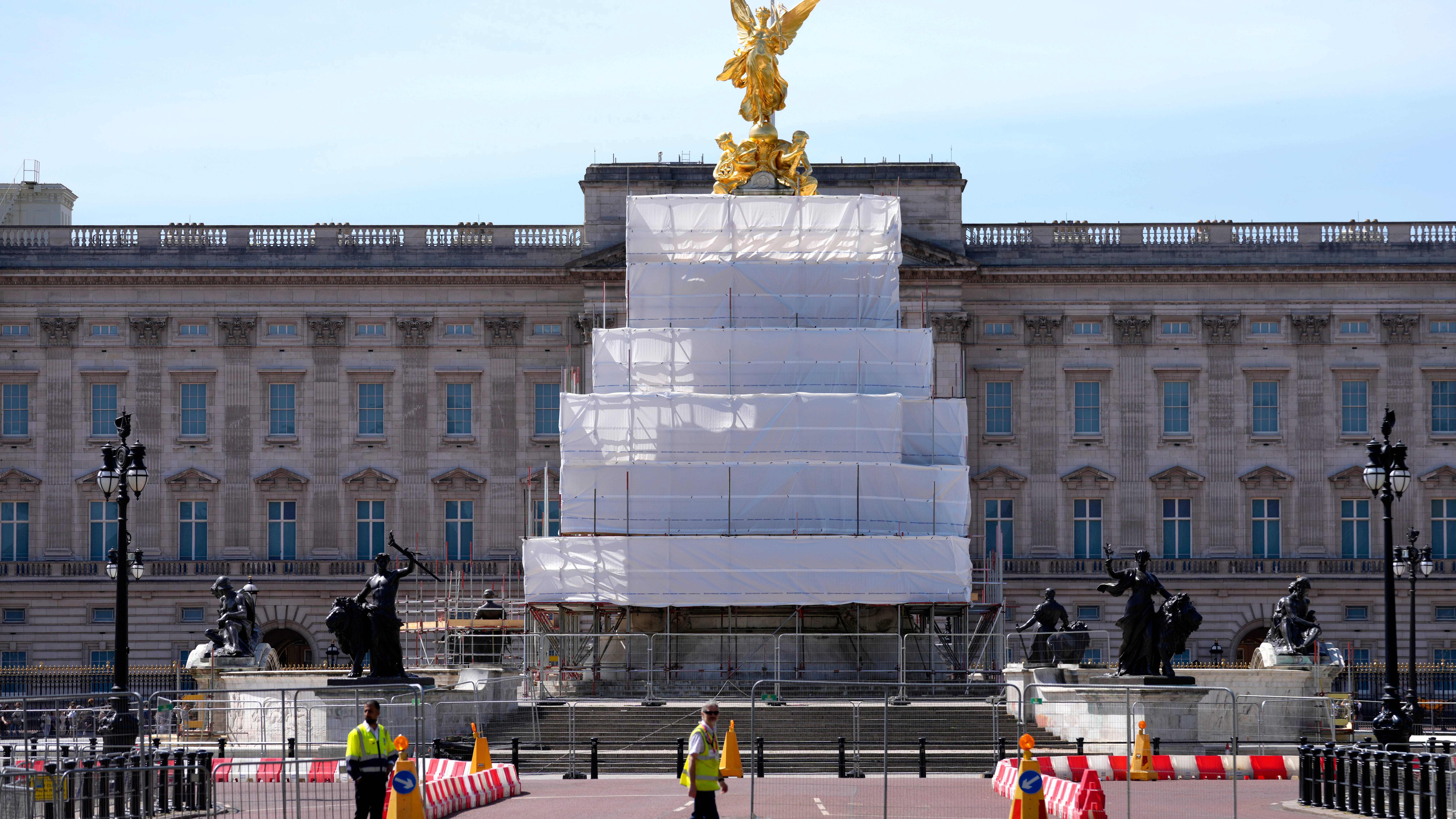 Andrew, Harry and Meghan won't appear on Jubilee balcony
