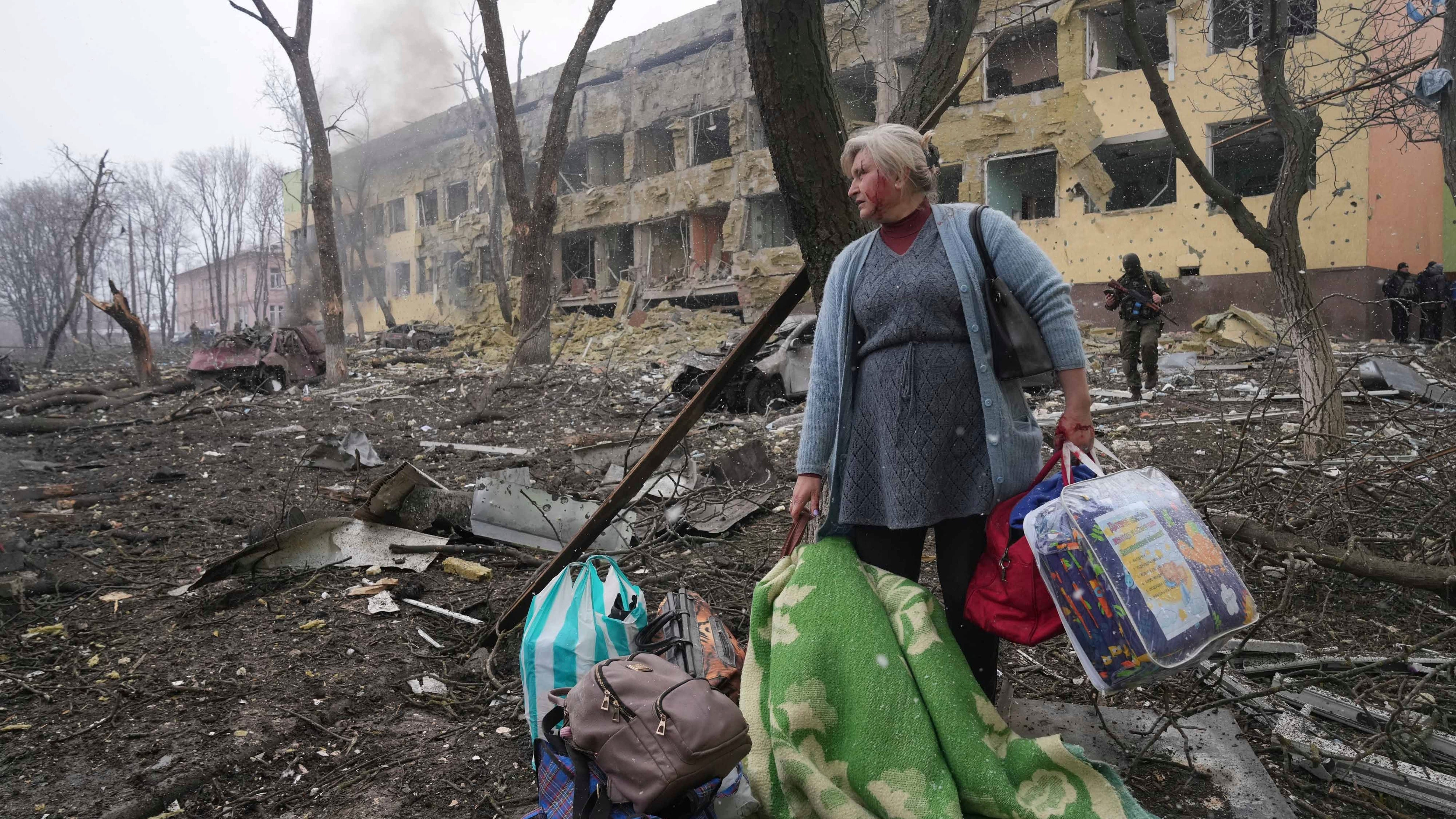 Airstrike hits Ukraine maternity hospital, 17 reported hurt