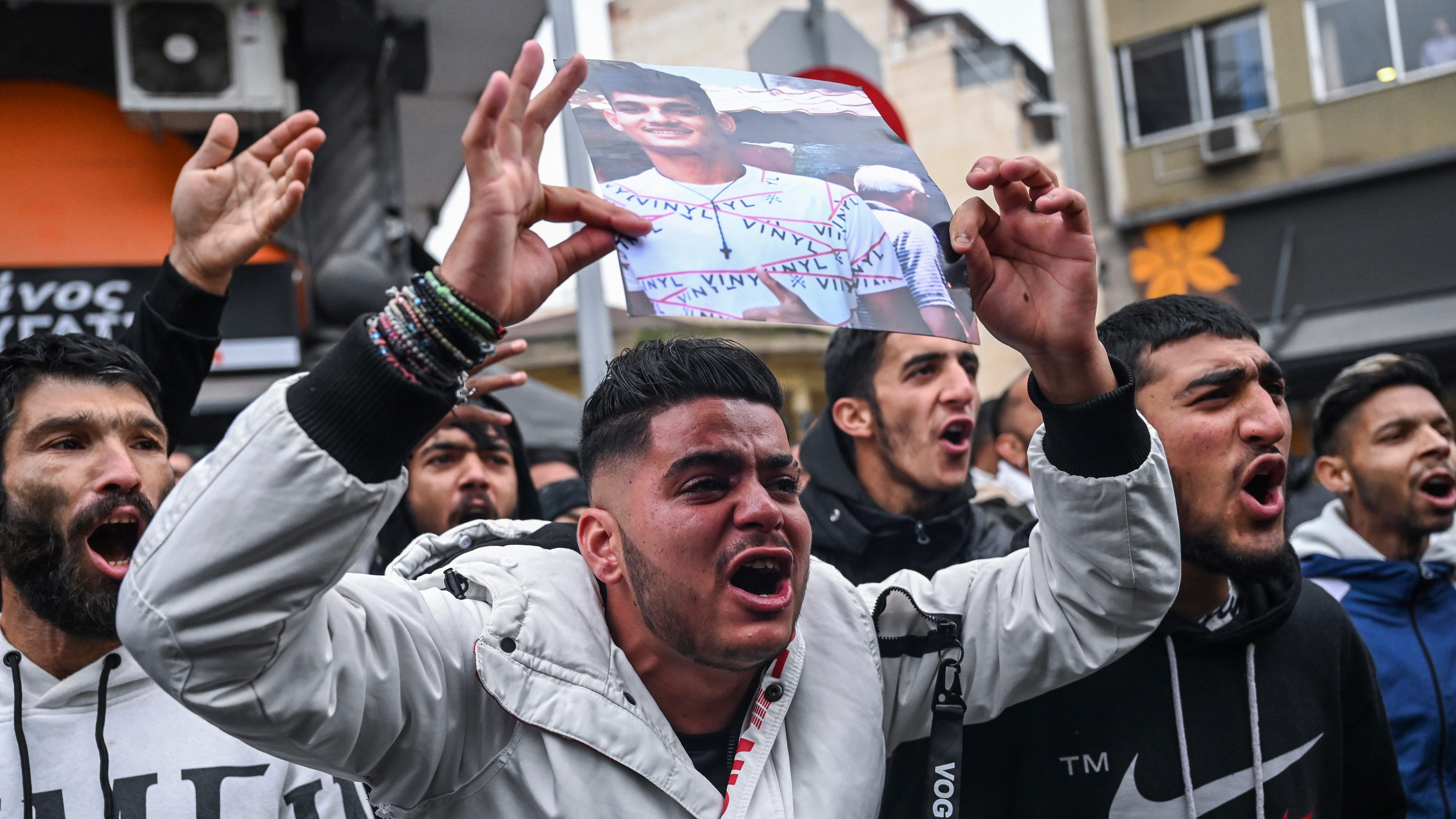 Greece: House arrest for police officer in shooting of teen