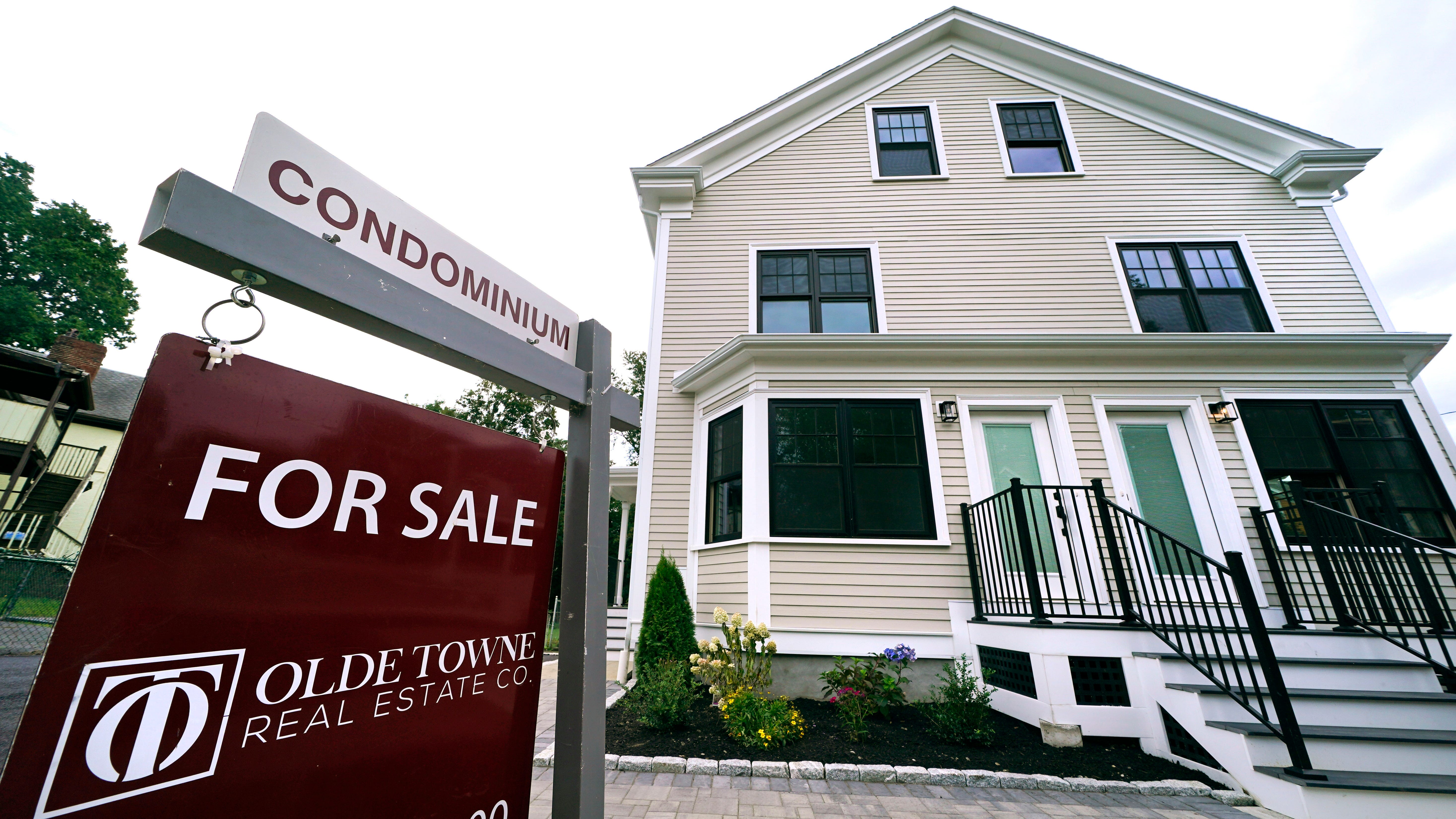 Average long-term US mortgage rates edge up to 5.3%