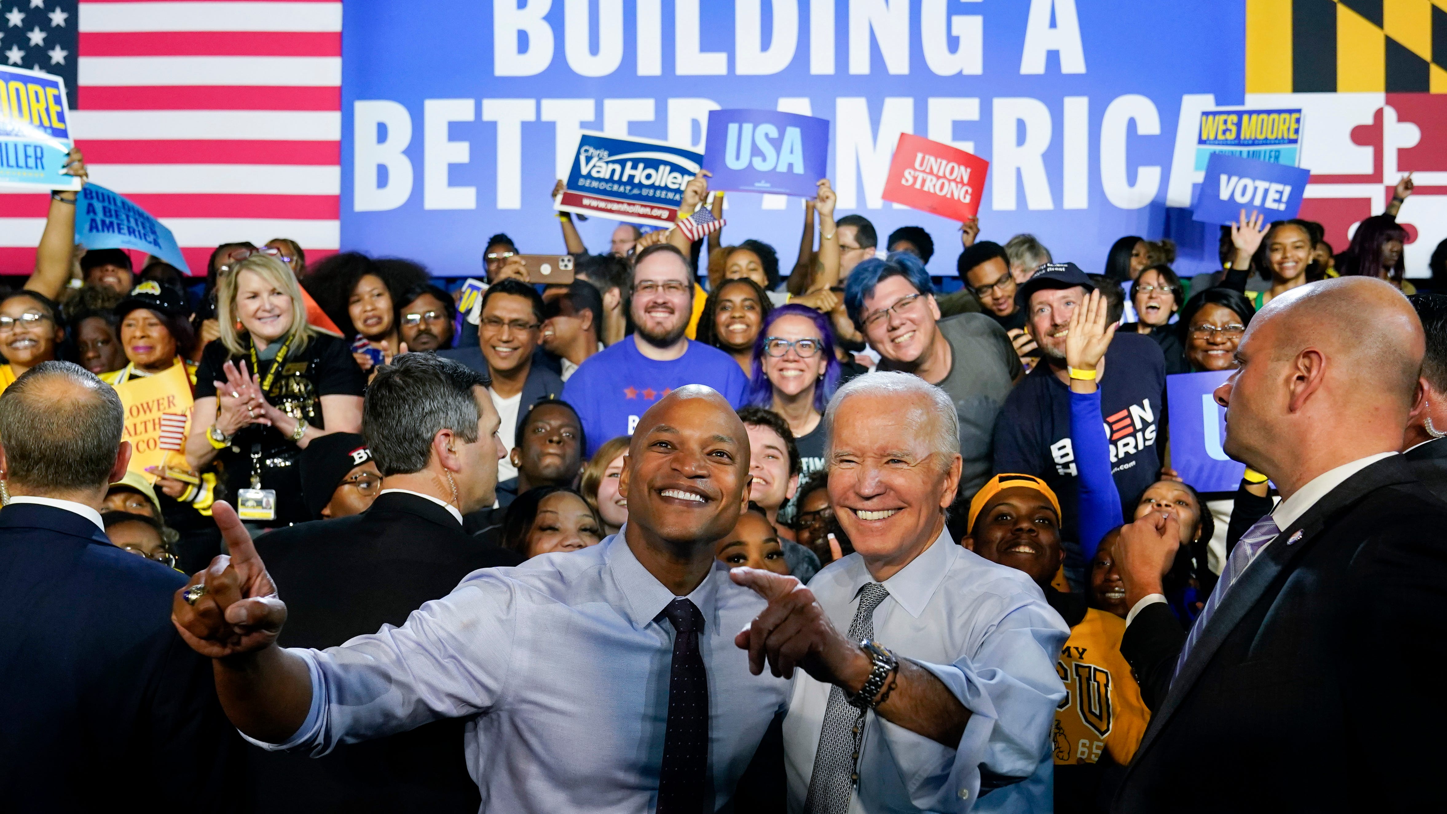 Dems, GOP make urgent final pitches as election season wraps