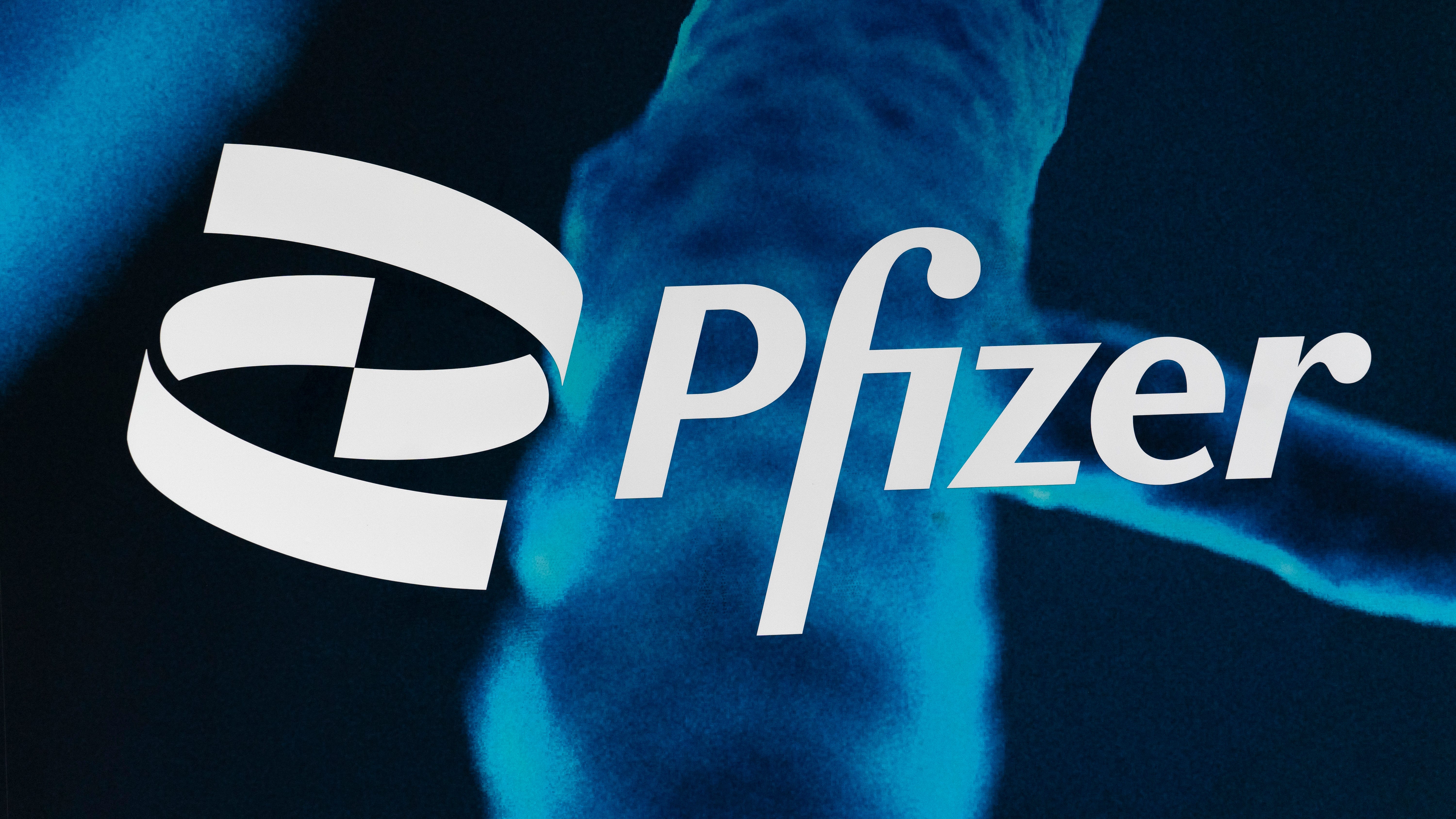 Pfizer tops Q3 forecasts as total COVID vaccine sales soar
