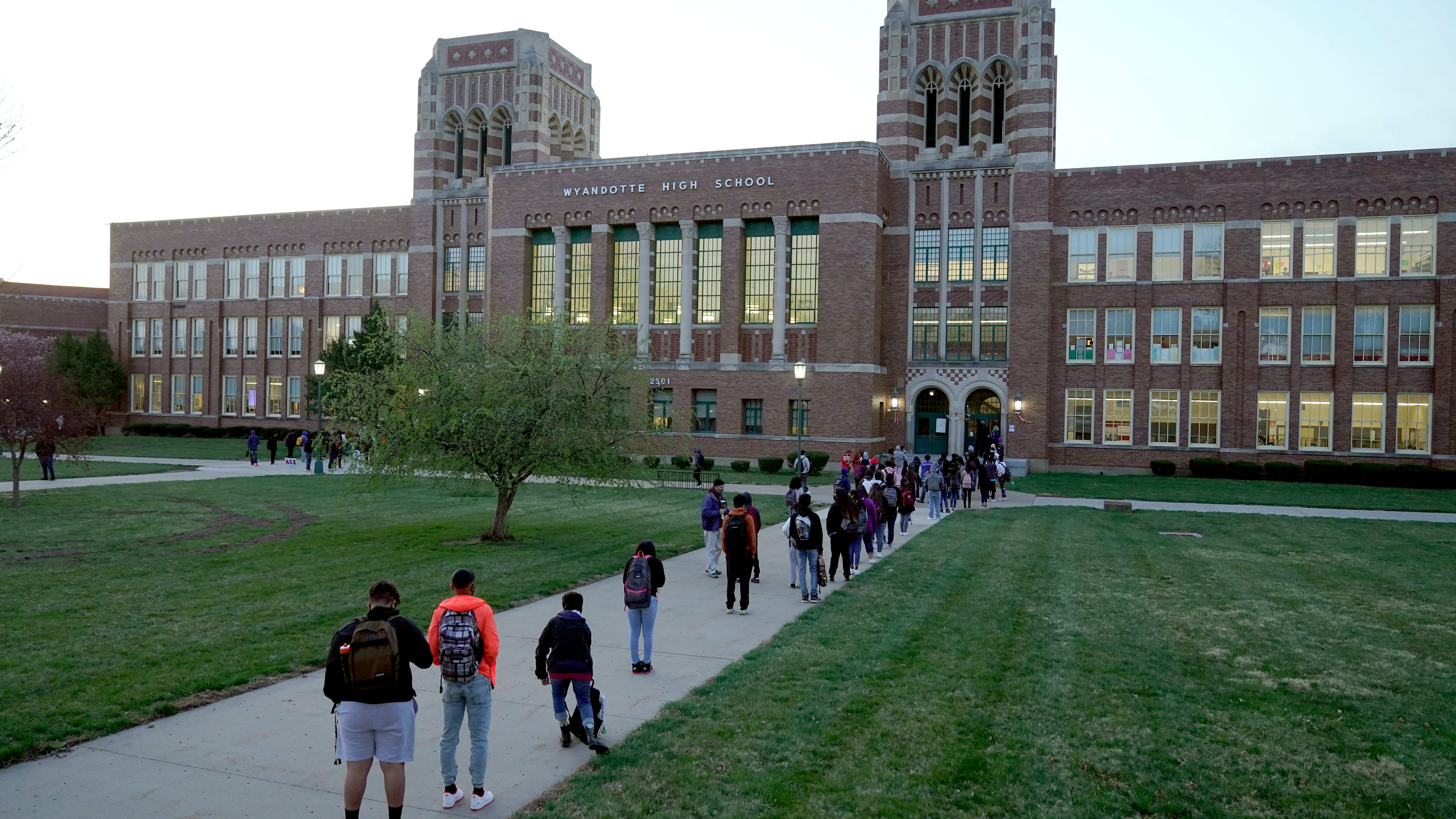 Survey: Even as schools reopen, many students learn remotely