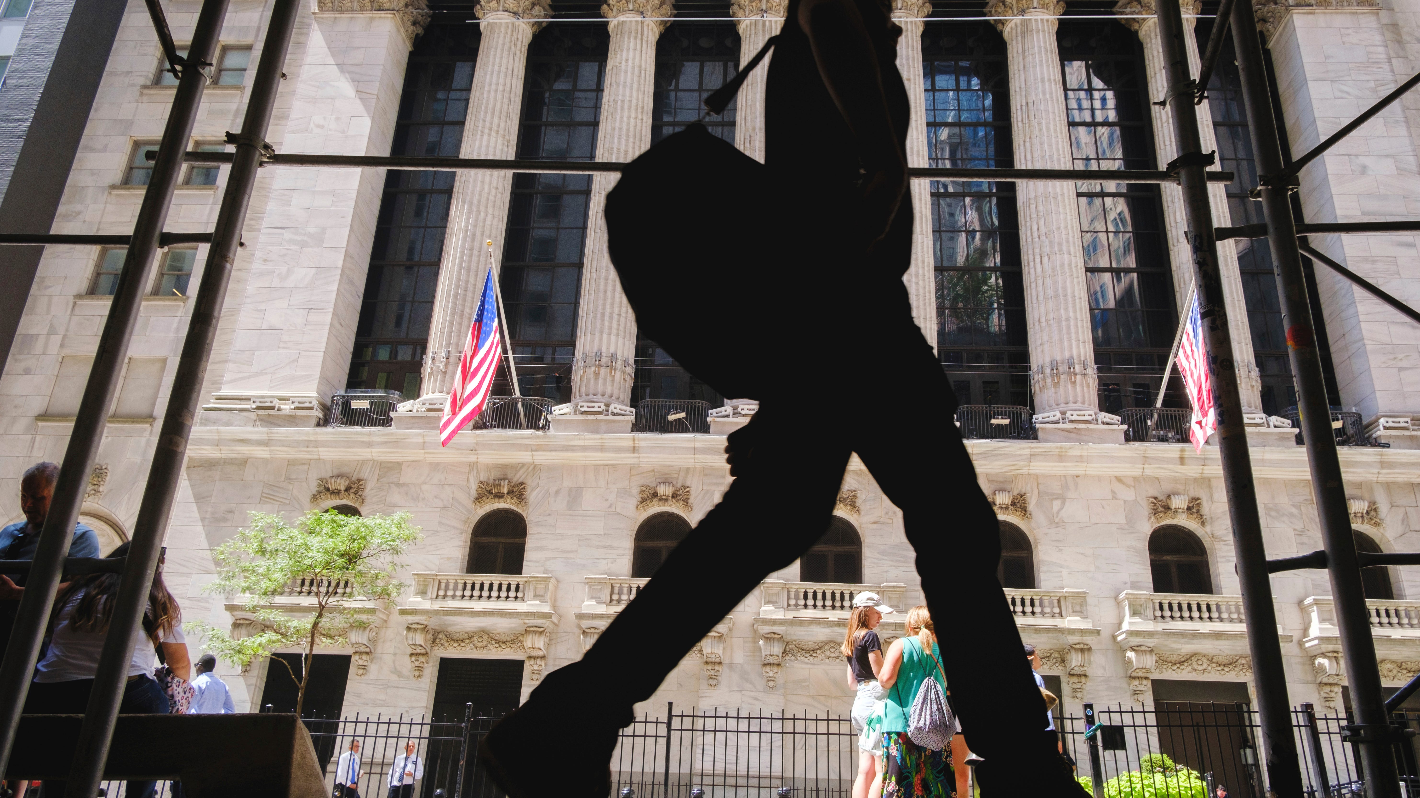 US futures slip, threaten to send markets negative for week