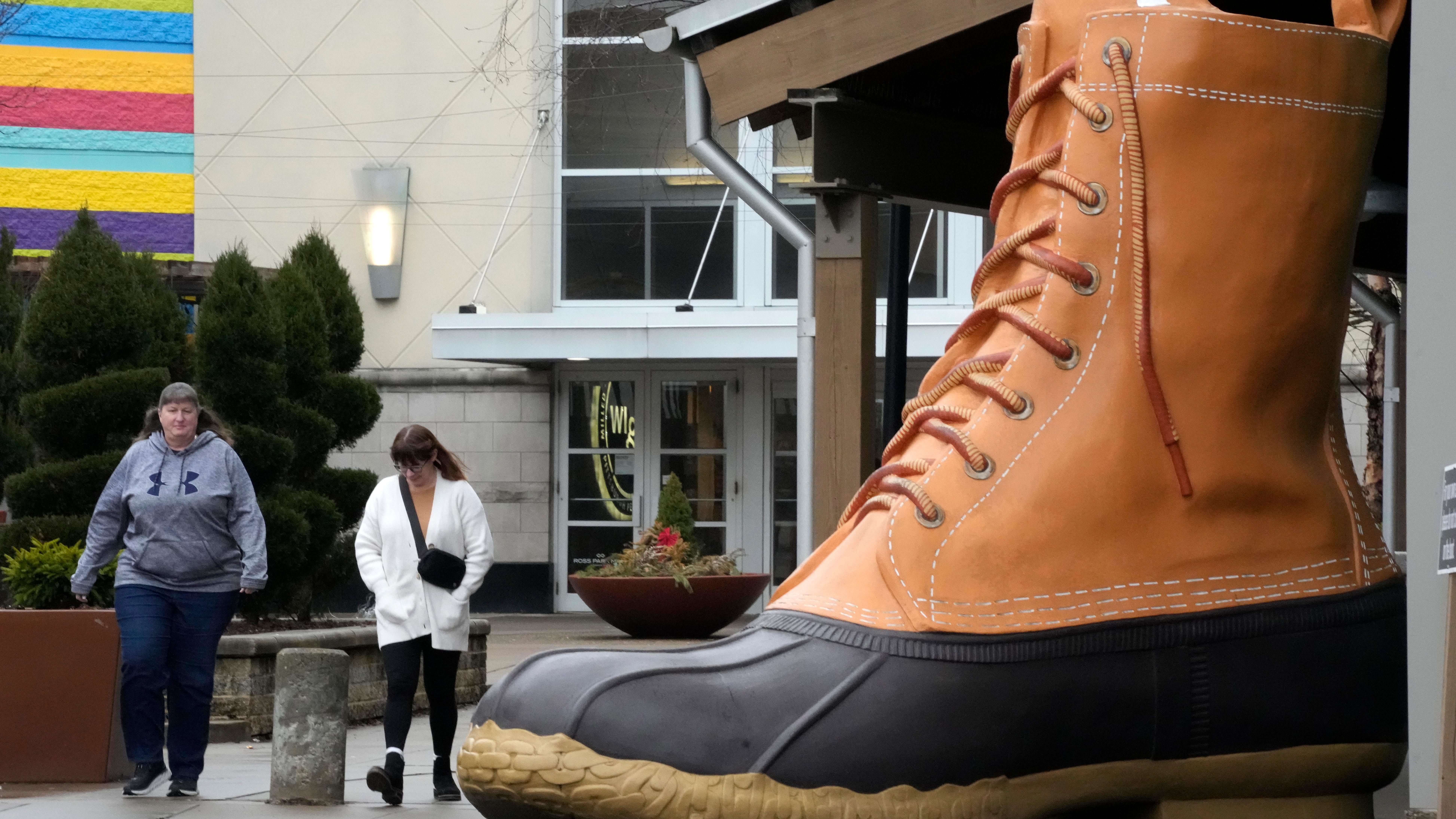Retail sales jump as Americans defy inflation and rate hikes