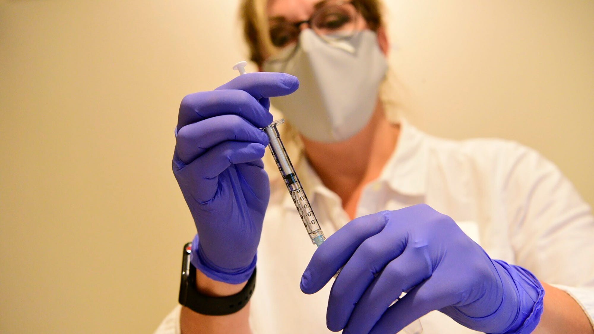 US advisers endorse single-shot COVID-19 vaccine from J&J