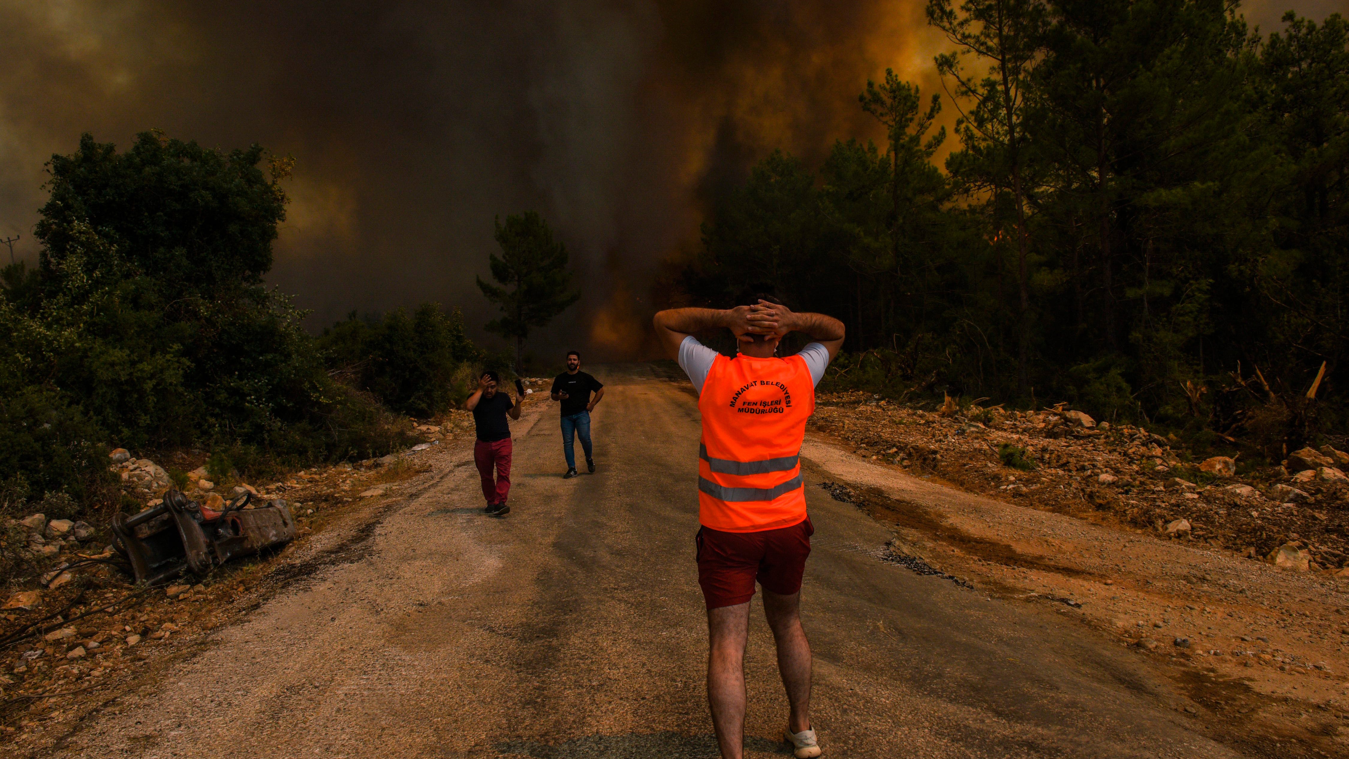 Turkey battles wildfires for 6th day; 10,000 are evacuated