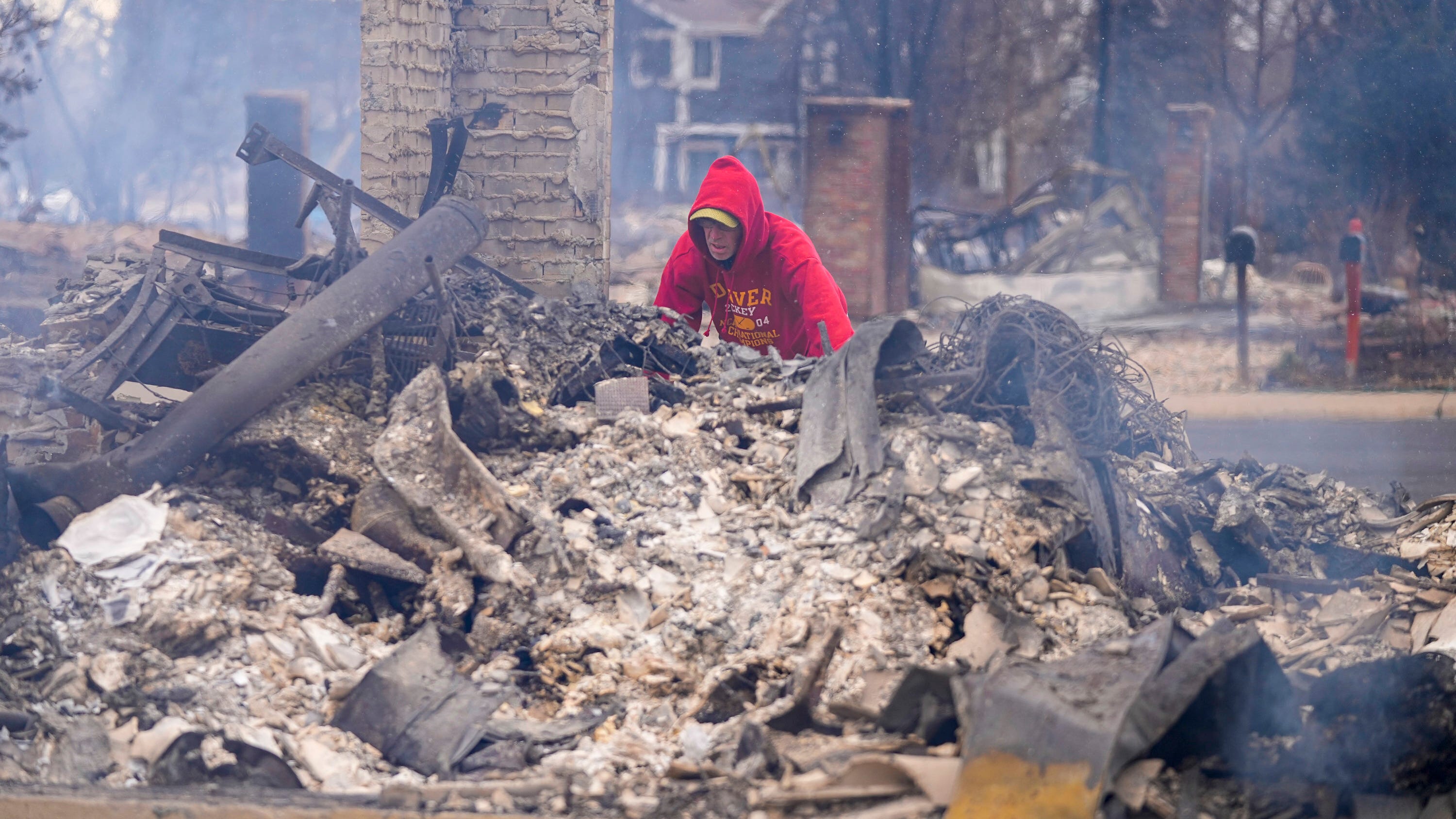 Colorado fire victims begin new year surveying destruction