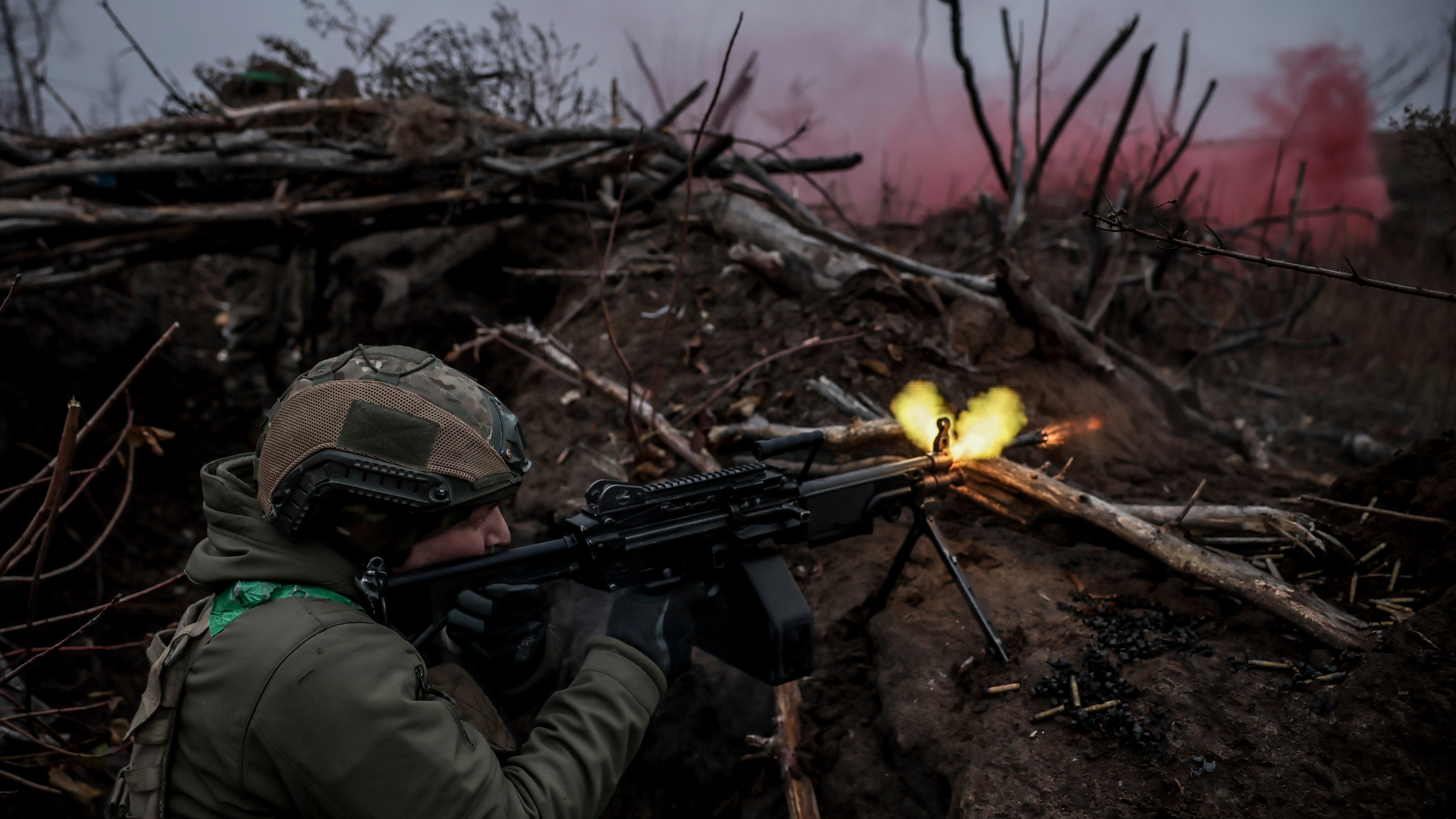 Fabricantes de armas aumentan ingresos en 2023 por guerras en Ucrania y Gaza, según informe
