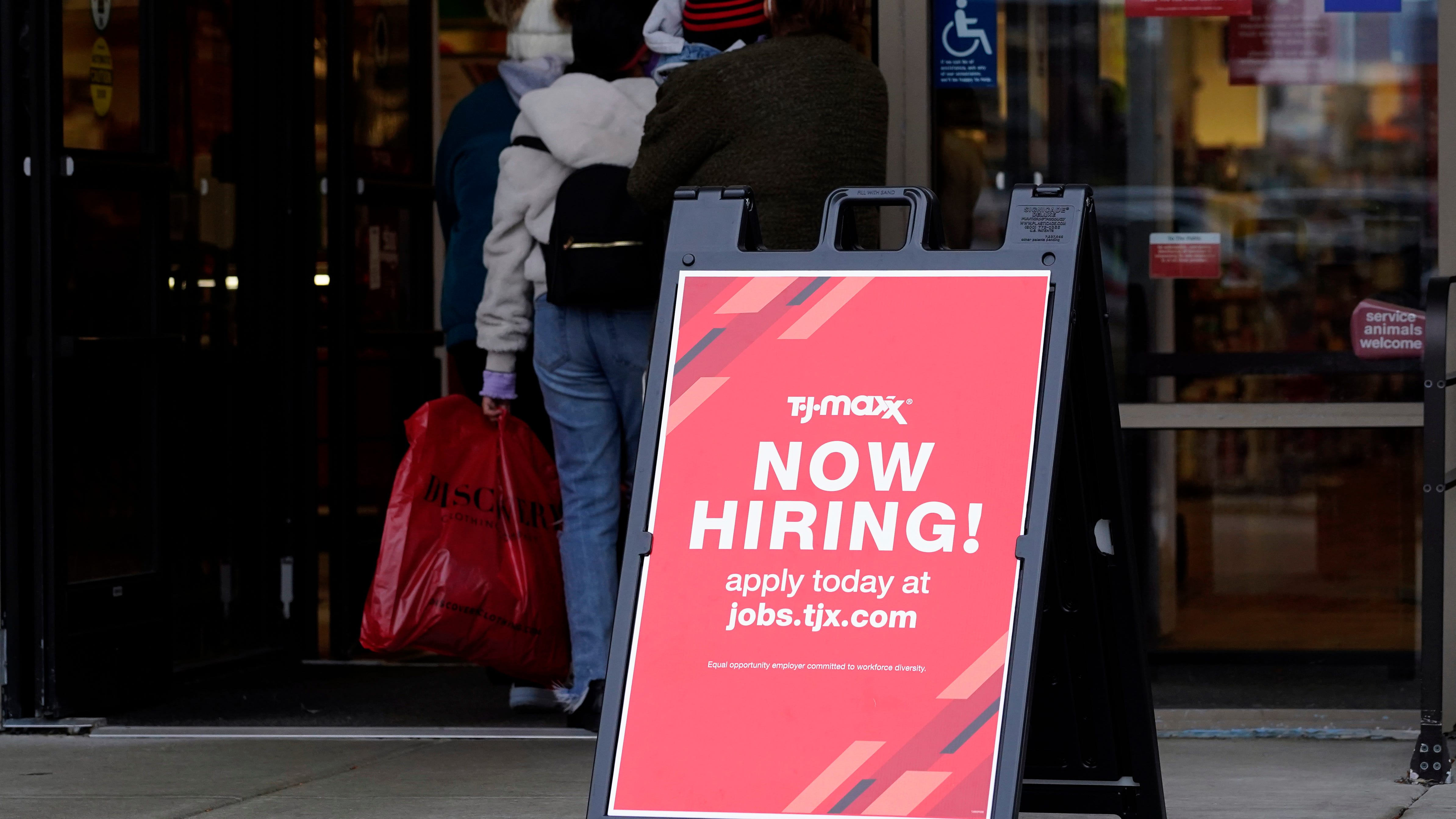 Fewer Americans file for jobless aid