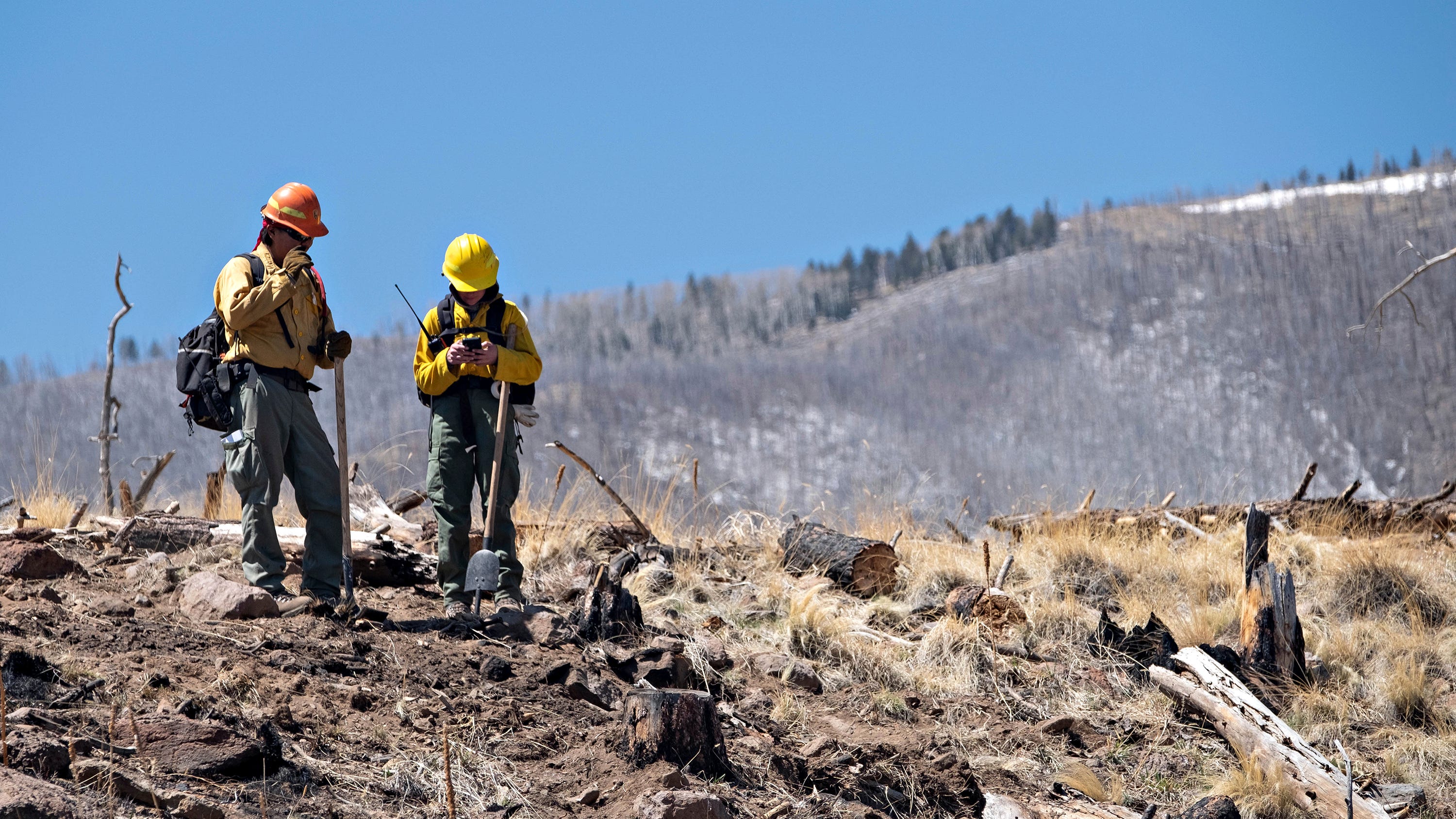 "A very chaotic situation': Crews tackle growing wildfires 