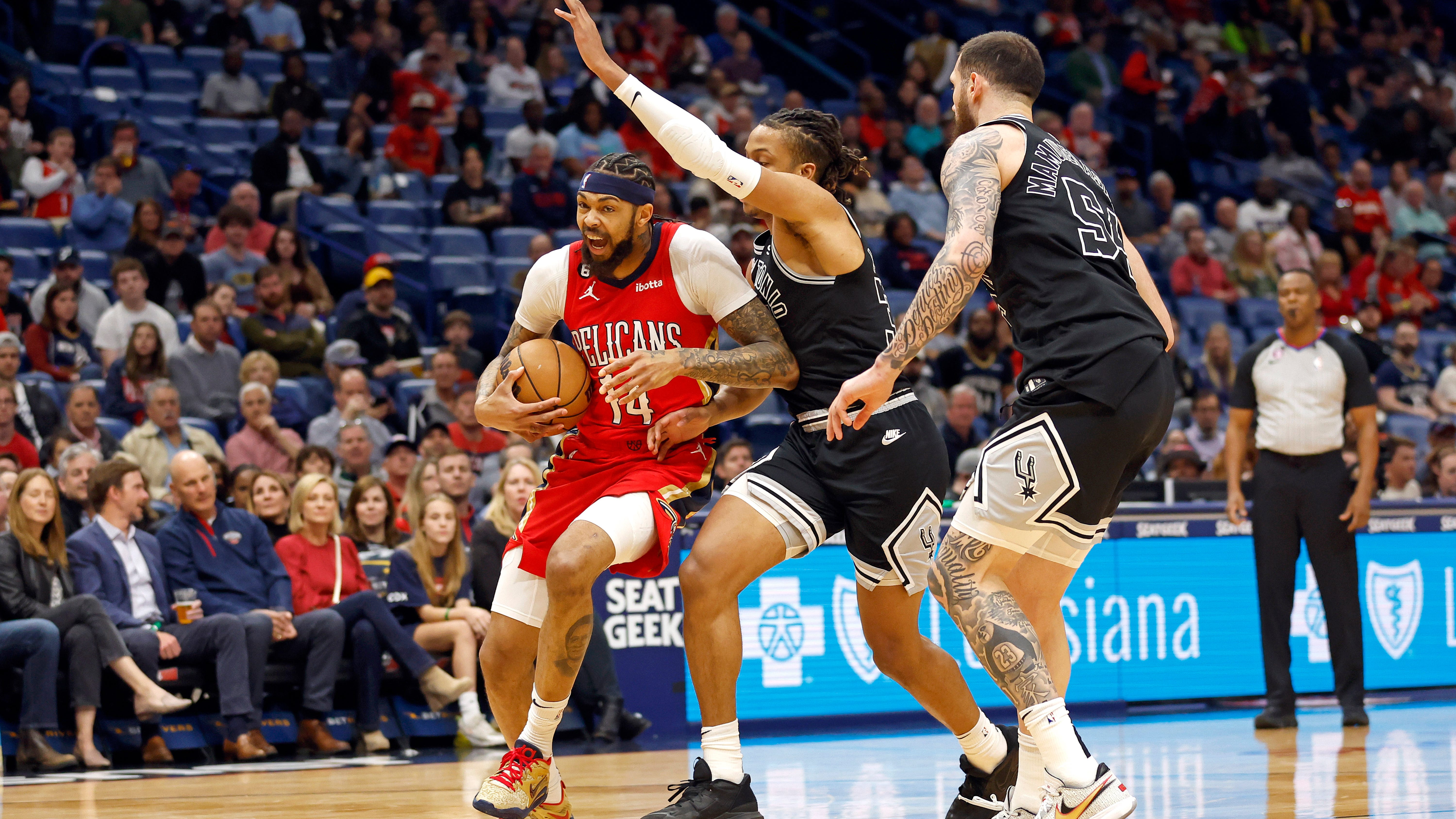 Ingram scores 32 in 3 quarters, Pelicans top Spurs 119-84
