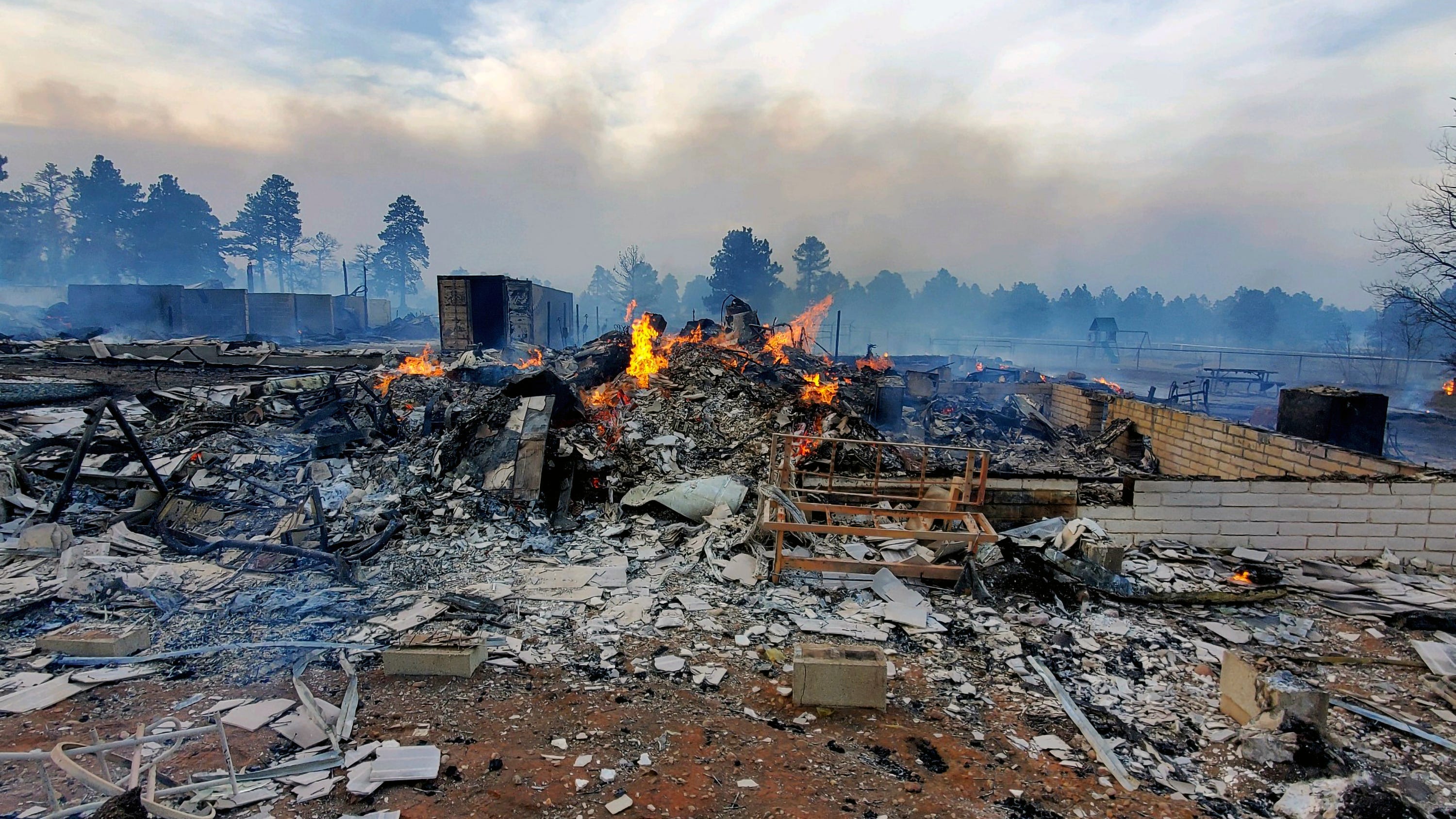 Strong winds could lead to explosive fire growth in West