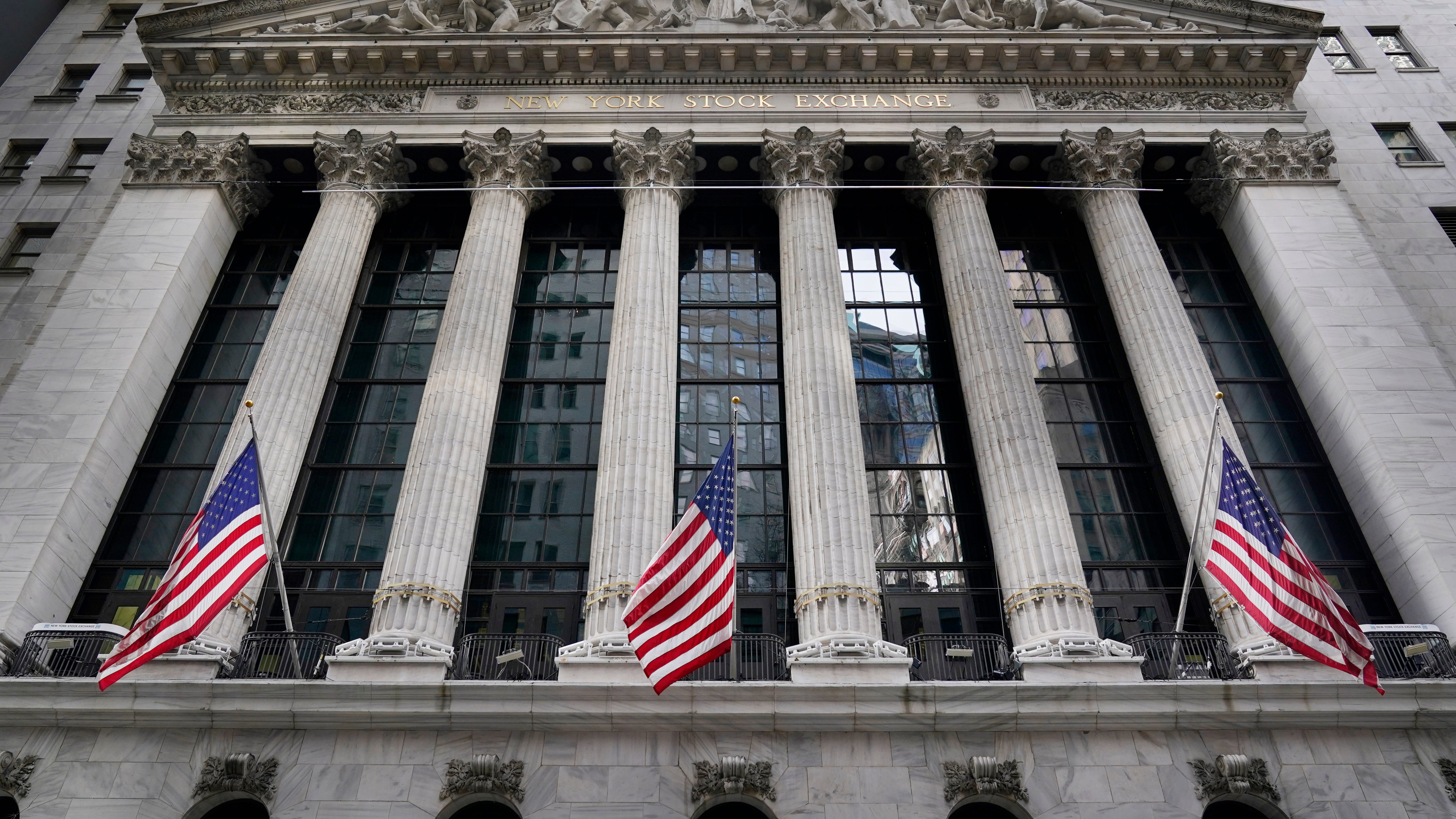 More record highs for S&P 500, Dow on first day of 2022 