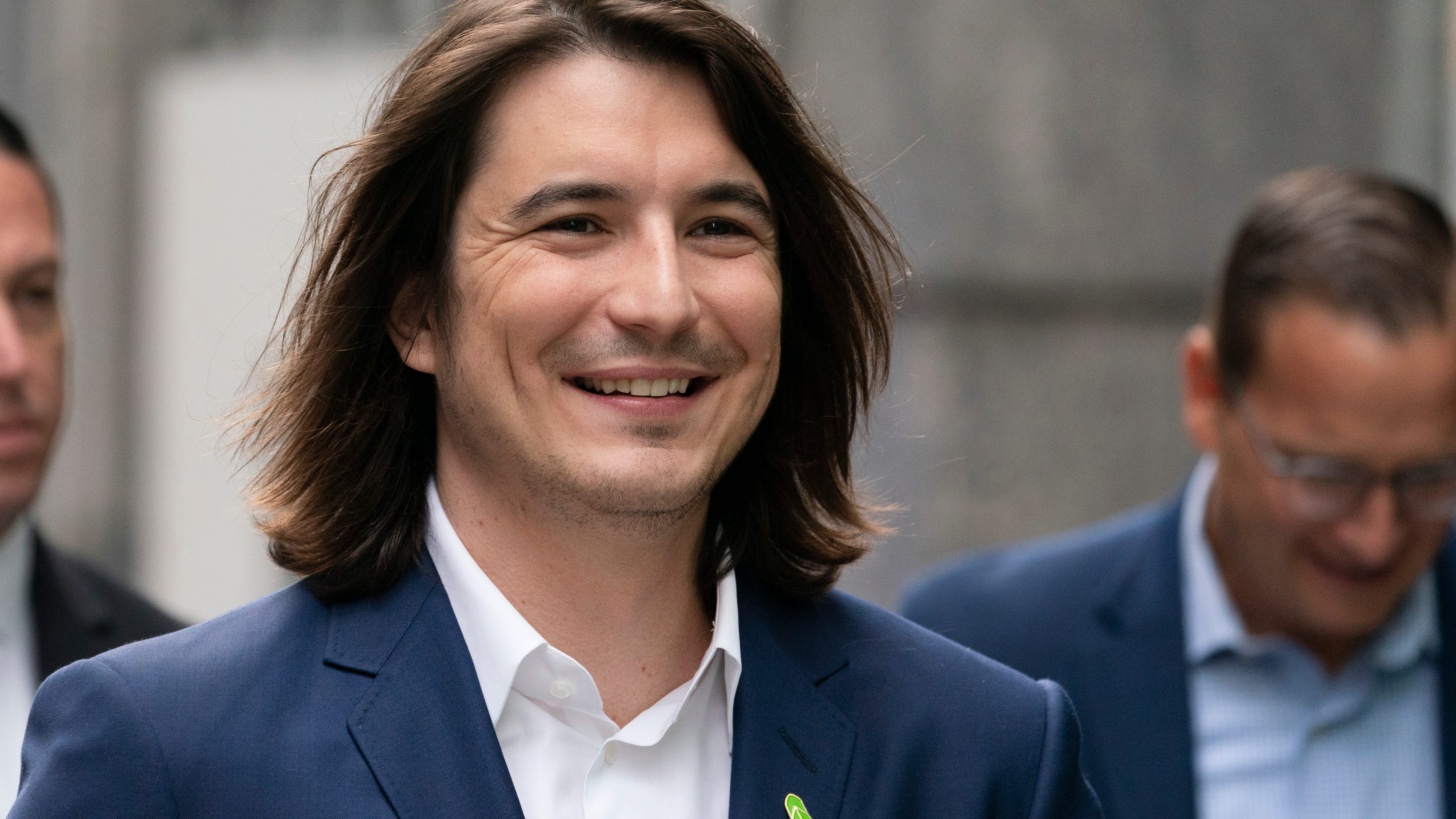 In Robinhood's stock debut, a tumble and then sharp swings